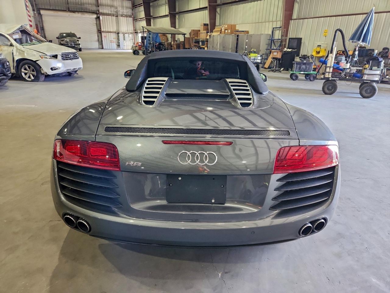 2012 Audi R8 4.2 Quattro Gray vin: WUASUAFG3CN002388