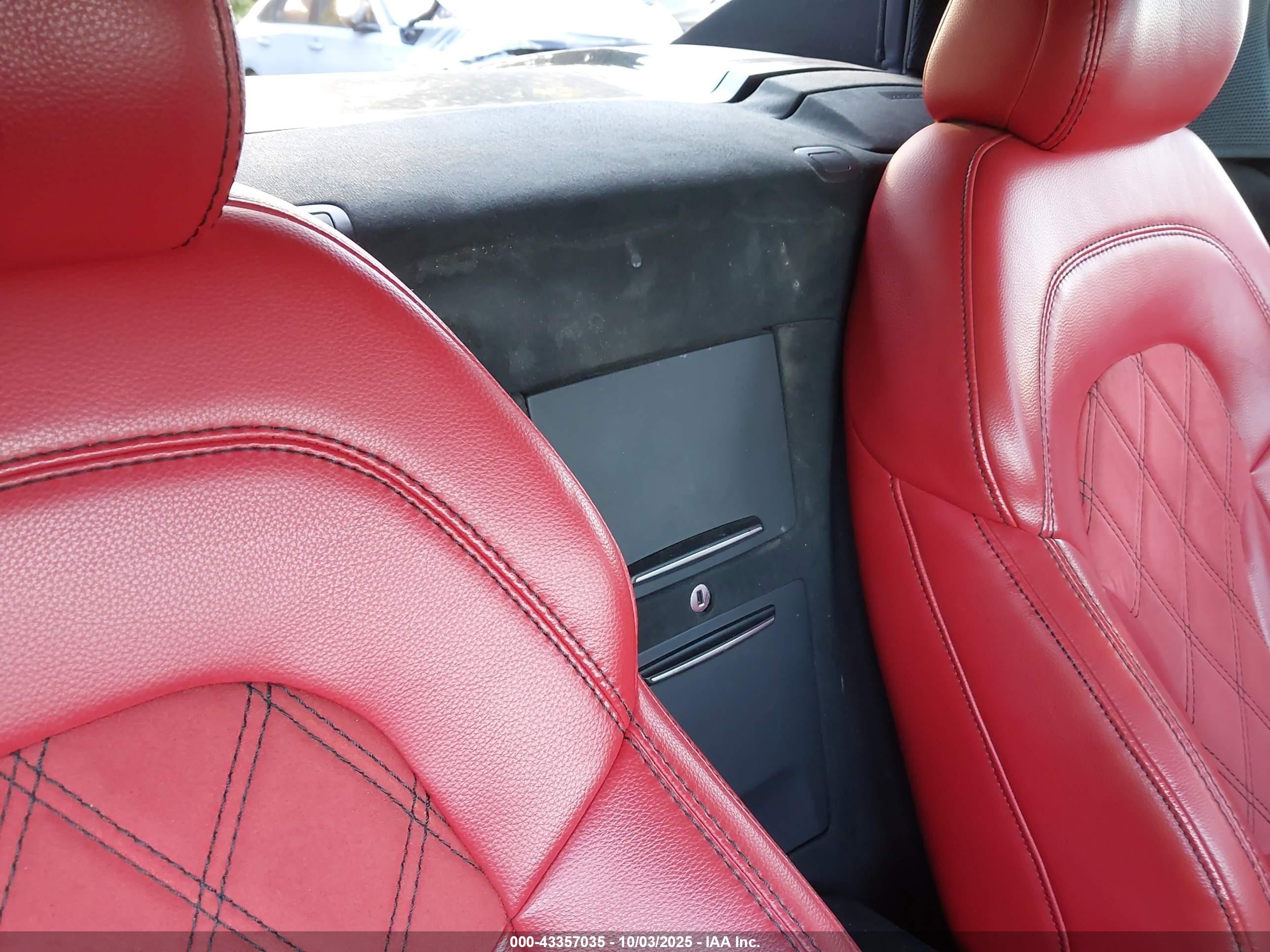 2011 Audi R8 5.2 Black vin: WUAVNAFG0BN001966