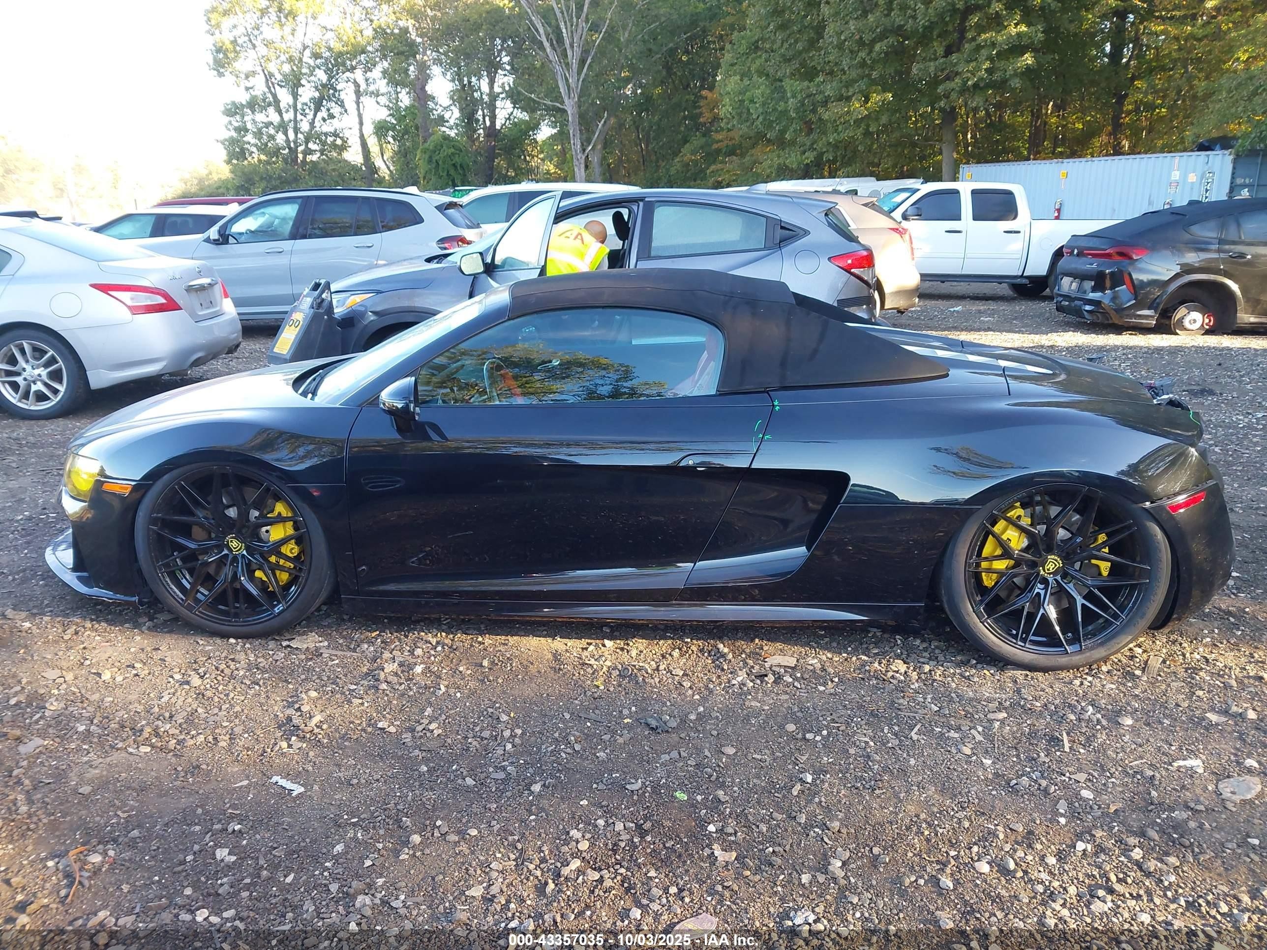 2011 Audi R8 5.2 Black vin: WUAVNAFG0BN001966