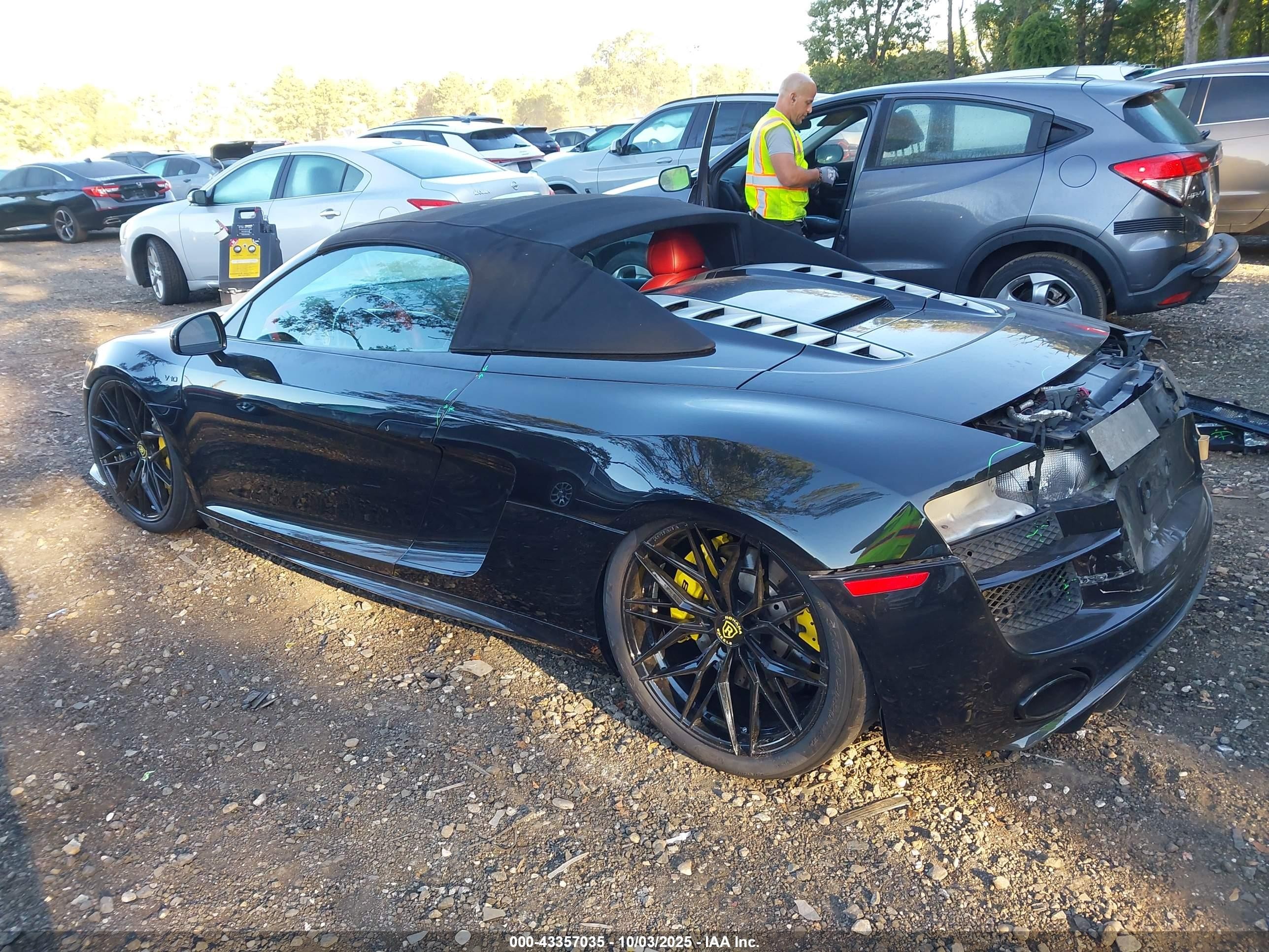 2011 Audi R8 5.2 Black vin: WUAVNAFG0BN001966