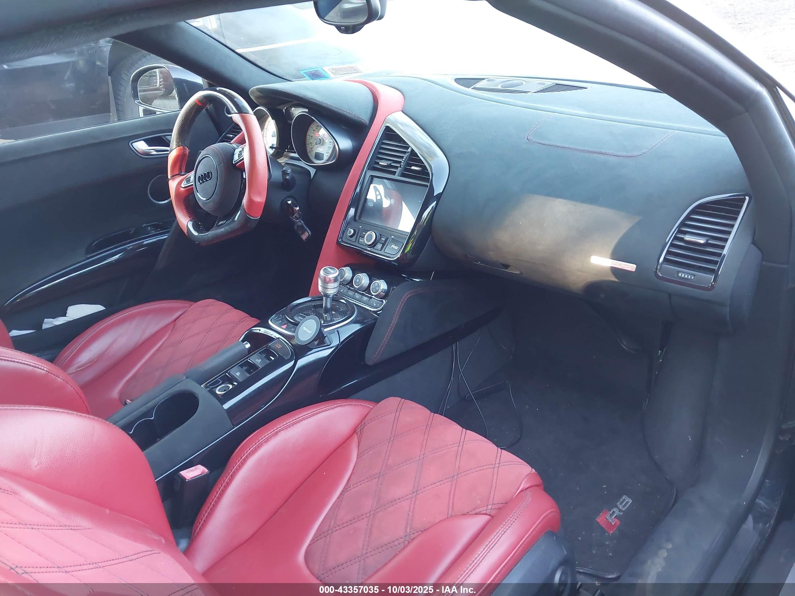 2011 Audi R8 5.2 Black vin: WUAVNAFG0BN001966