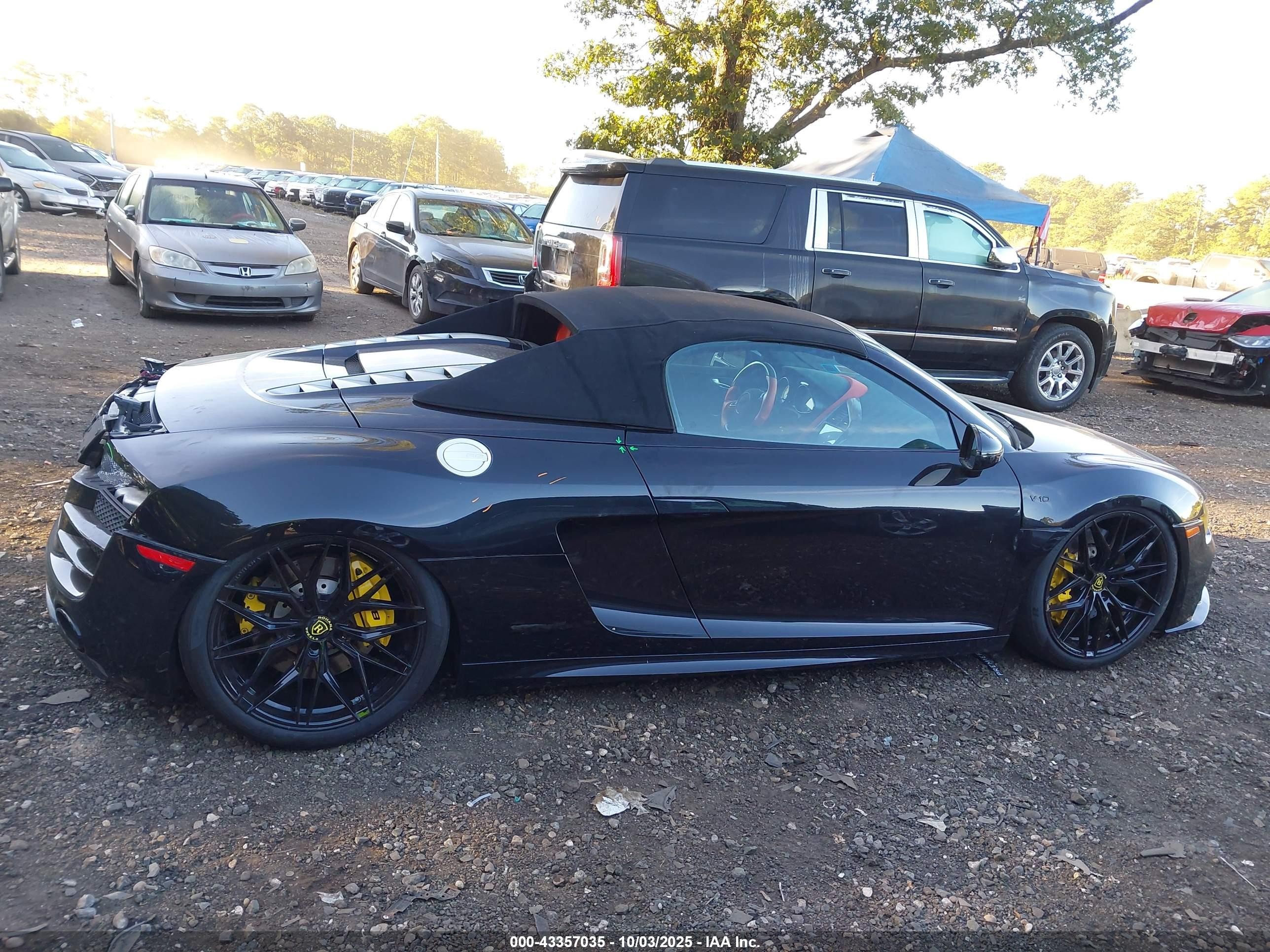 2011 Audi R8 5.2 Black vin: WUAVNAFG0BN001966