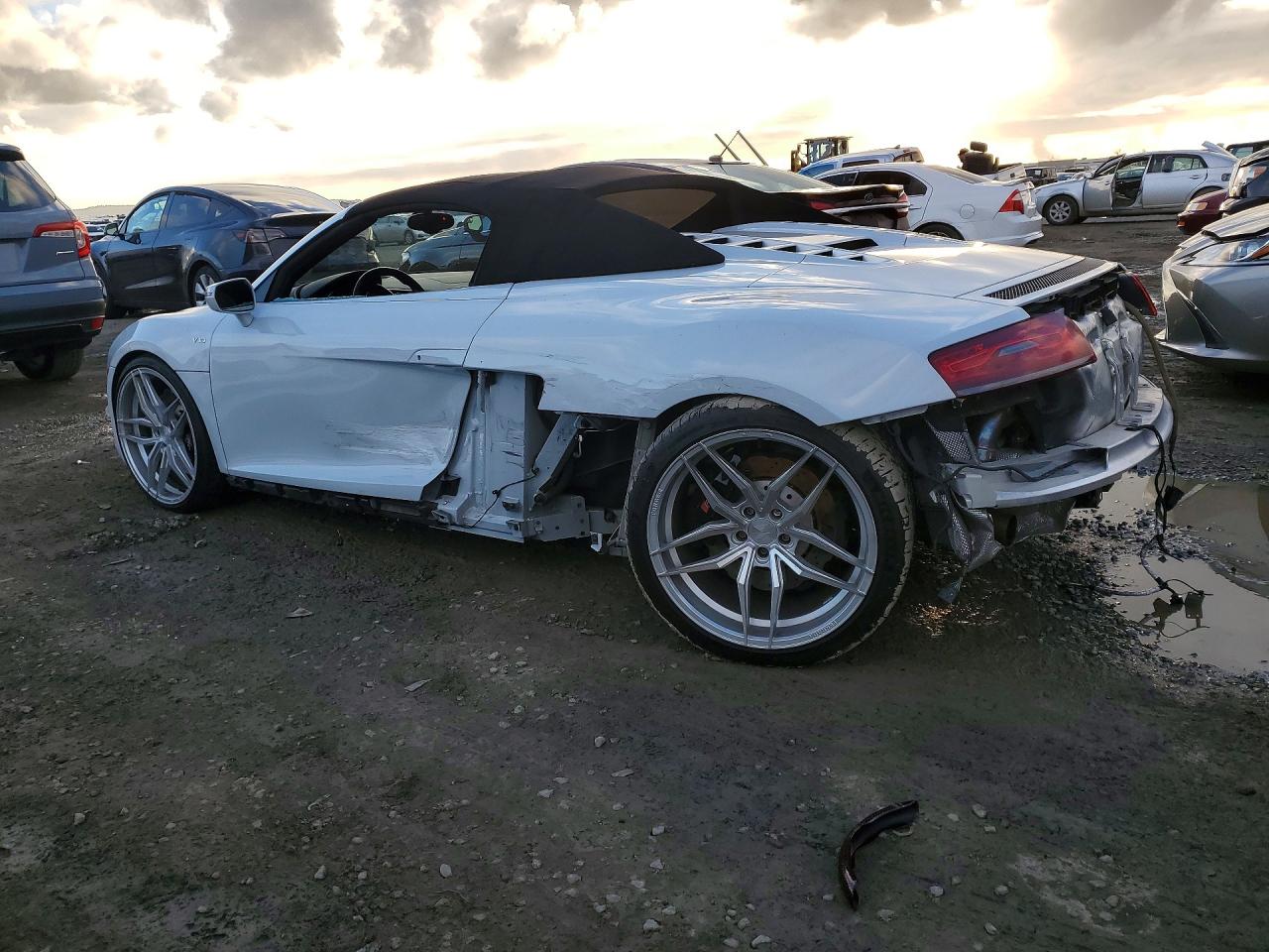 2015 Audi R8 5.2 Quattro White vin: WUAVNAFG8F7001238