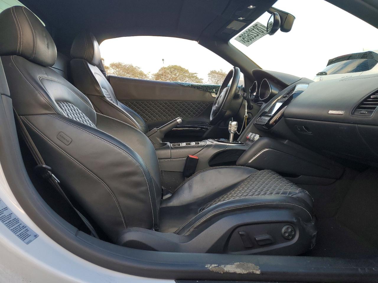 2015 Audi R8 5.2 Quattro White vin: WUAVNAFG8F7001238
