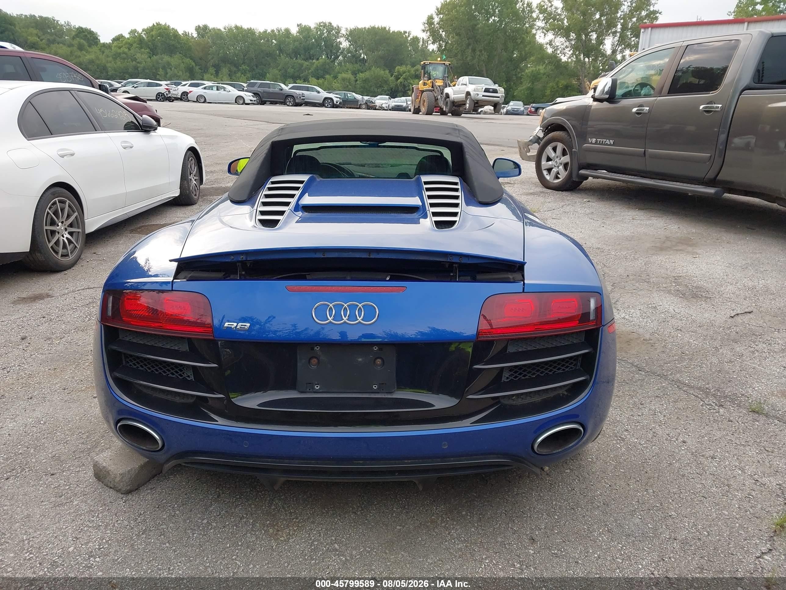 2011 Audi R8 5.2 Blue vin: WUAVNAFG9BN003098