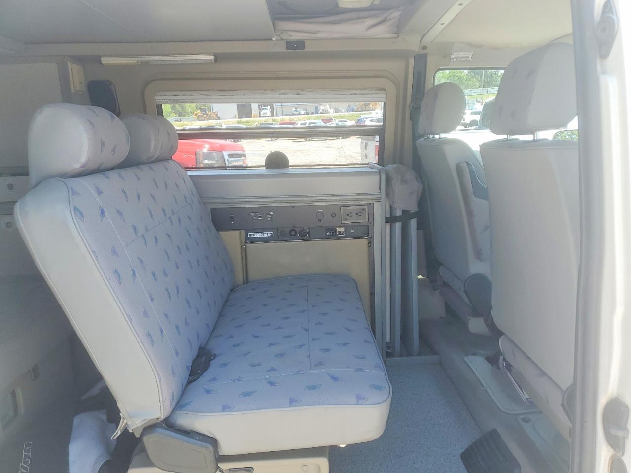 1999 Volkswagen Eurovan Camper White vin: WV2EH2702XH068152
