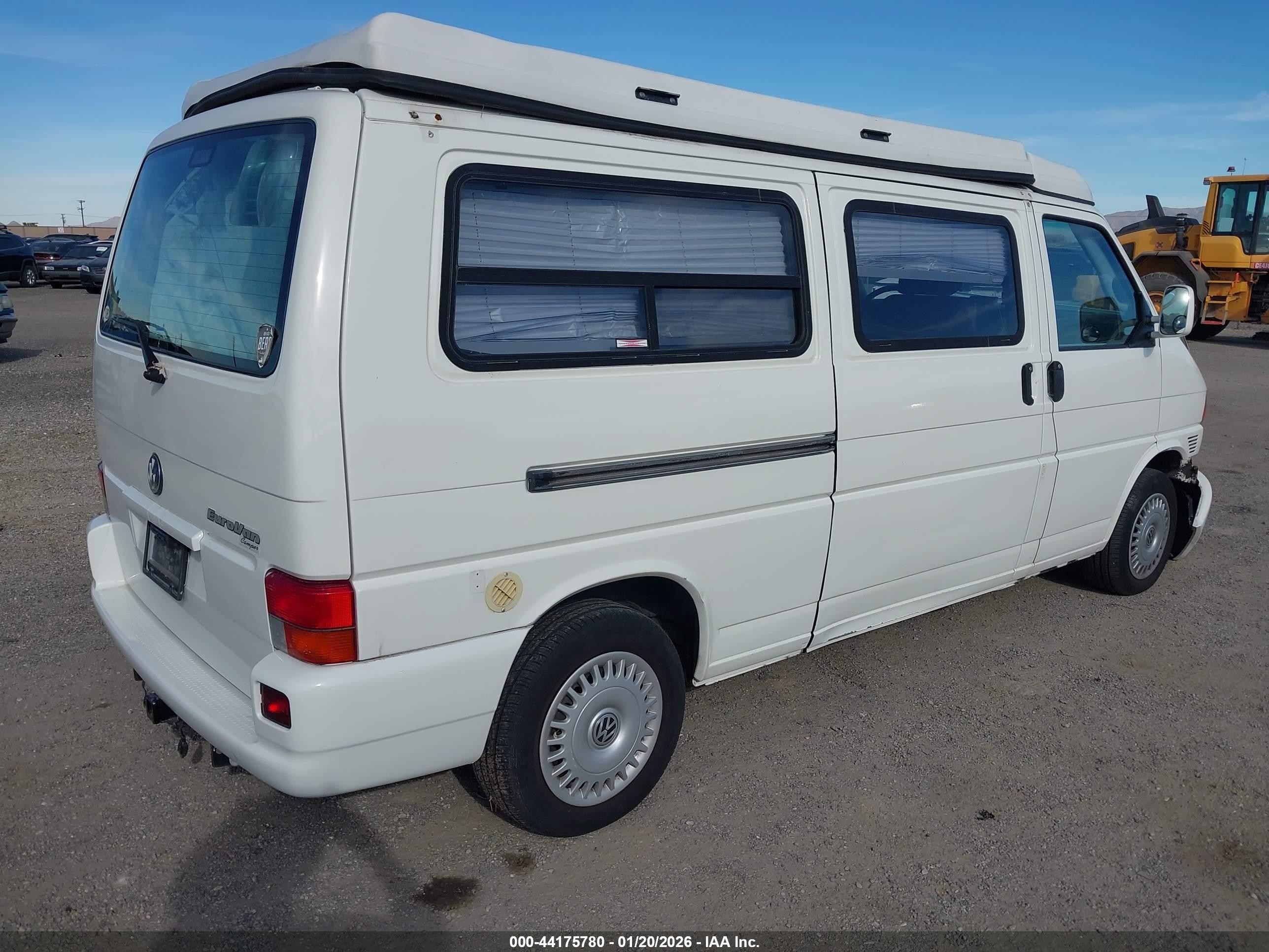 1999 Volkswagen Eurovan Mv White vin: WV2EH8700XH000662