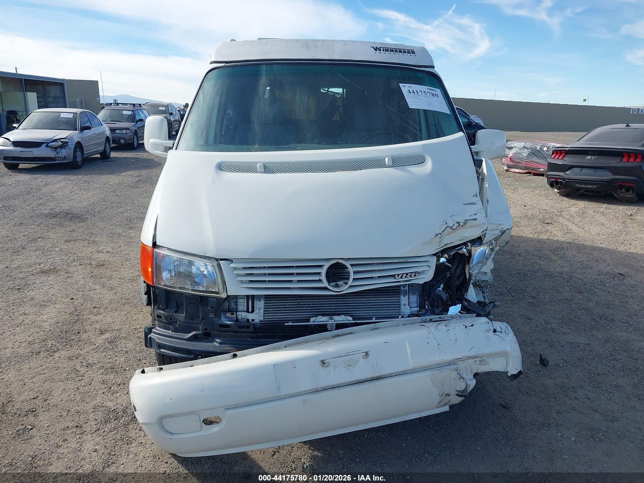 1999 Volkswagen Eurovan Mv White vin: WV2EH8700XH000662
