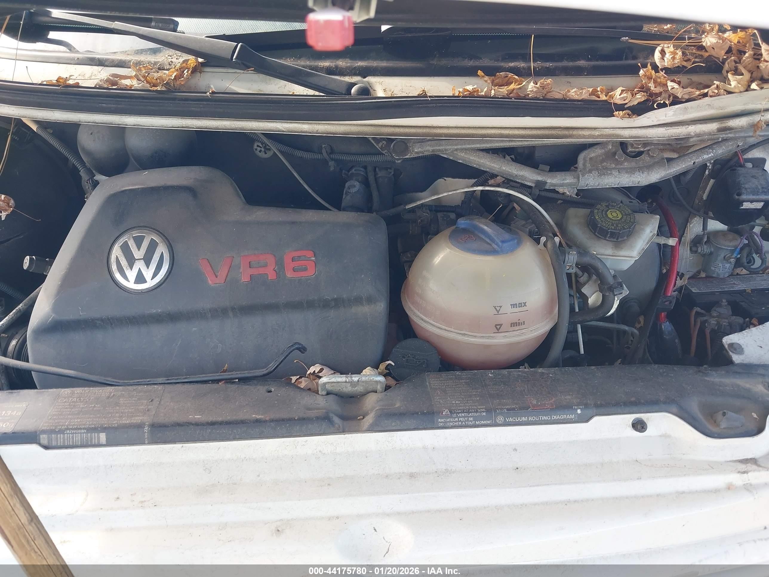 1999 Volkswagen Eurovan Mv White vin: WV2EH8700XH000662