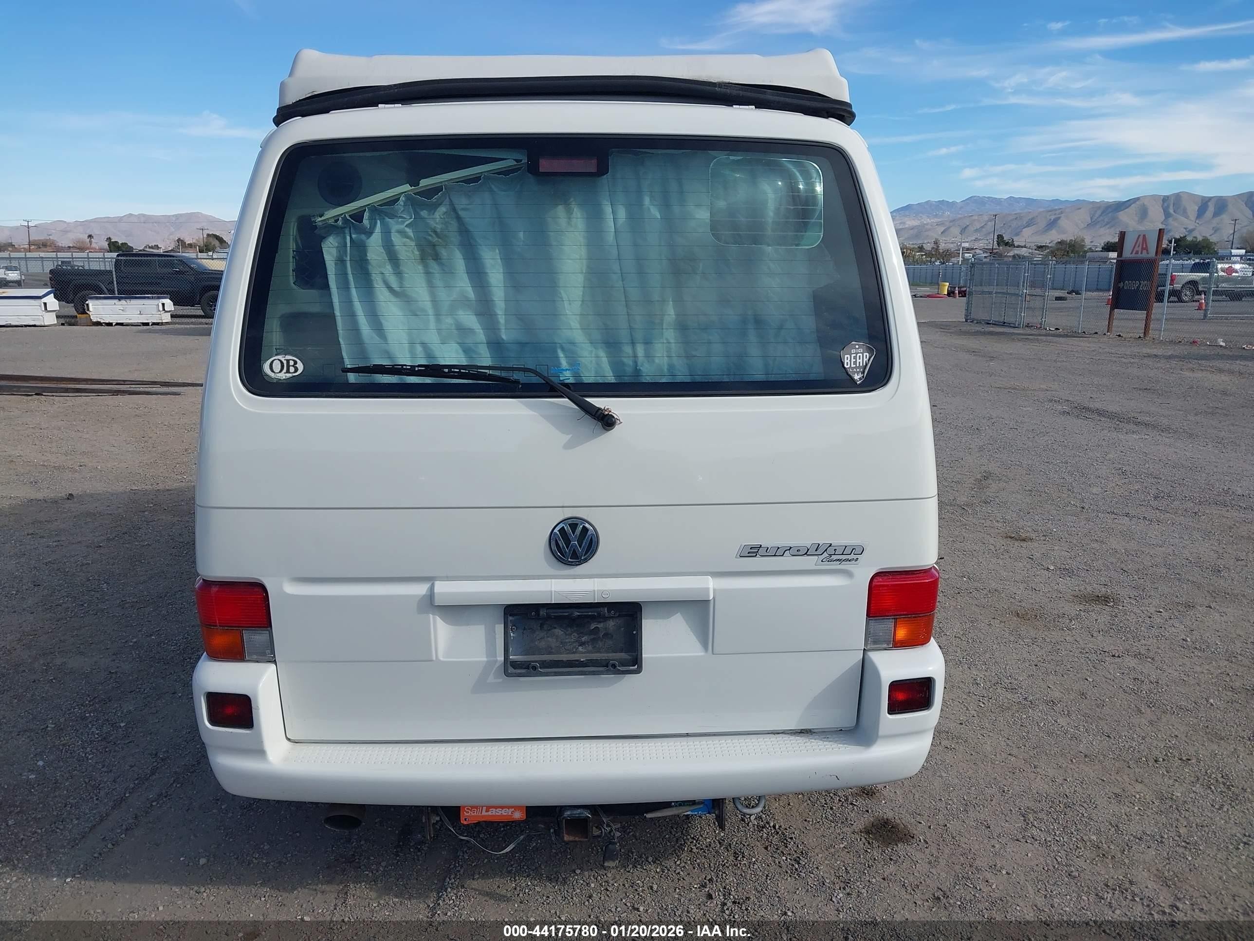 1999 Volkswagen Eurovan Mv White vin: WV2EH8700XH000662