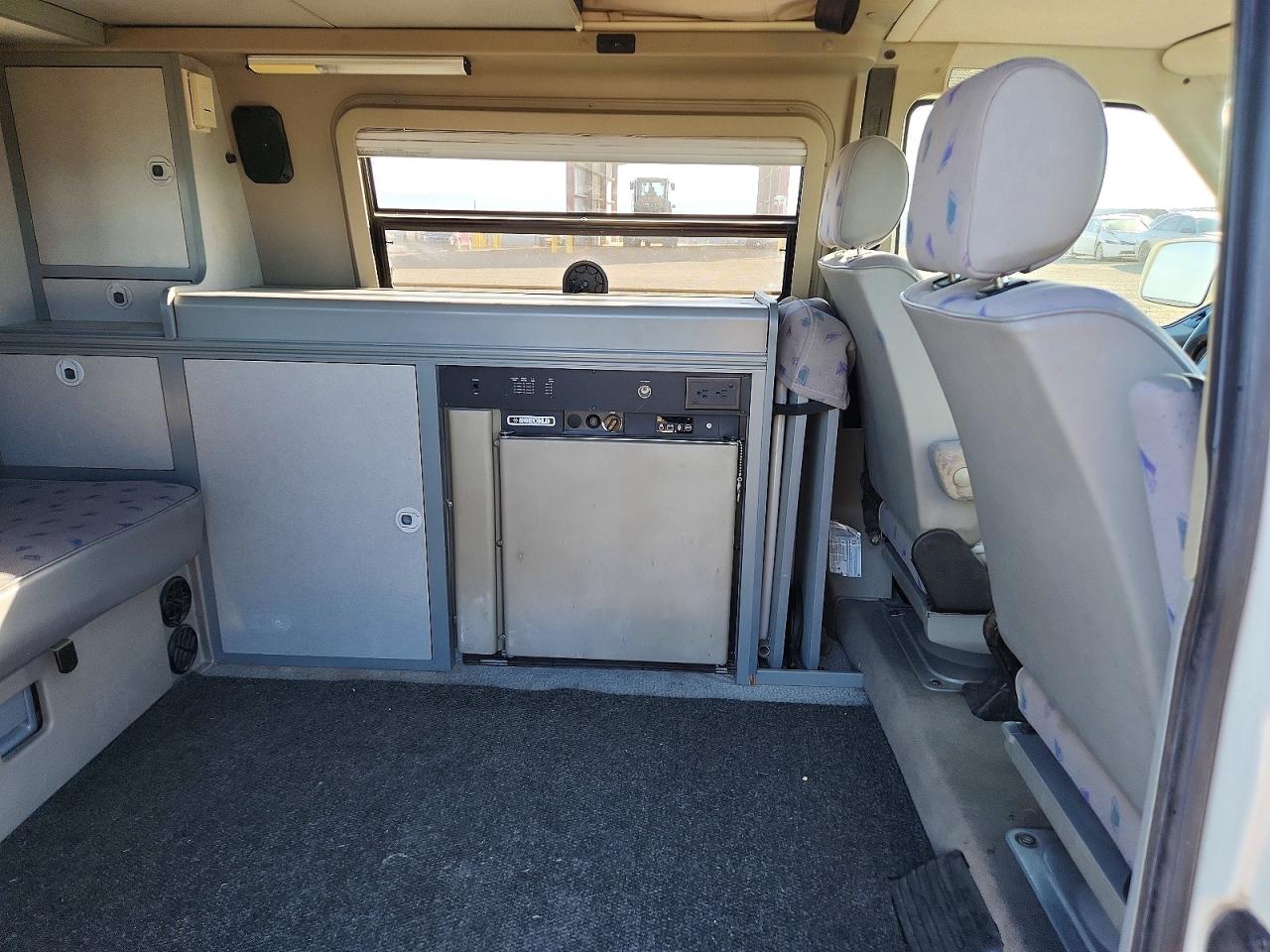 1999 Volkswagen Eurovan Camper Белый vin: WV2EH8702XH000646