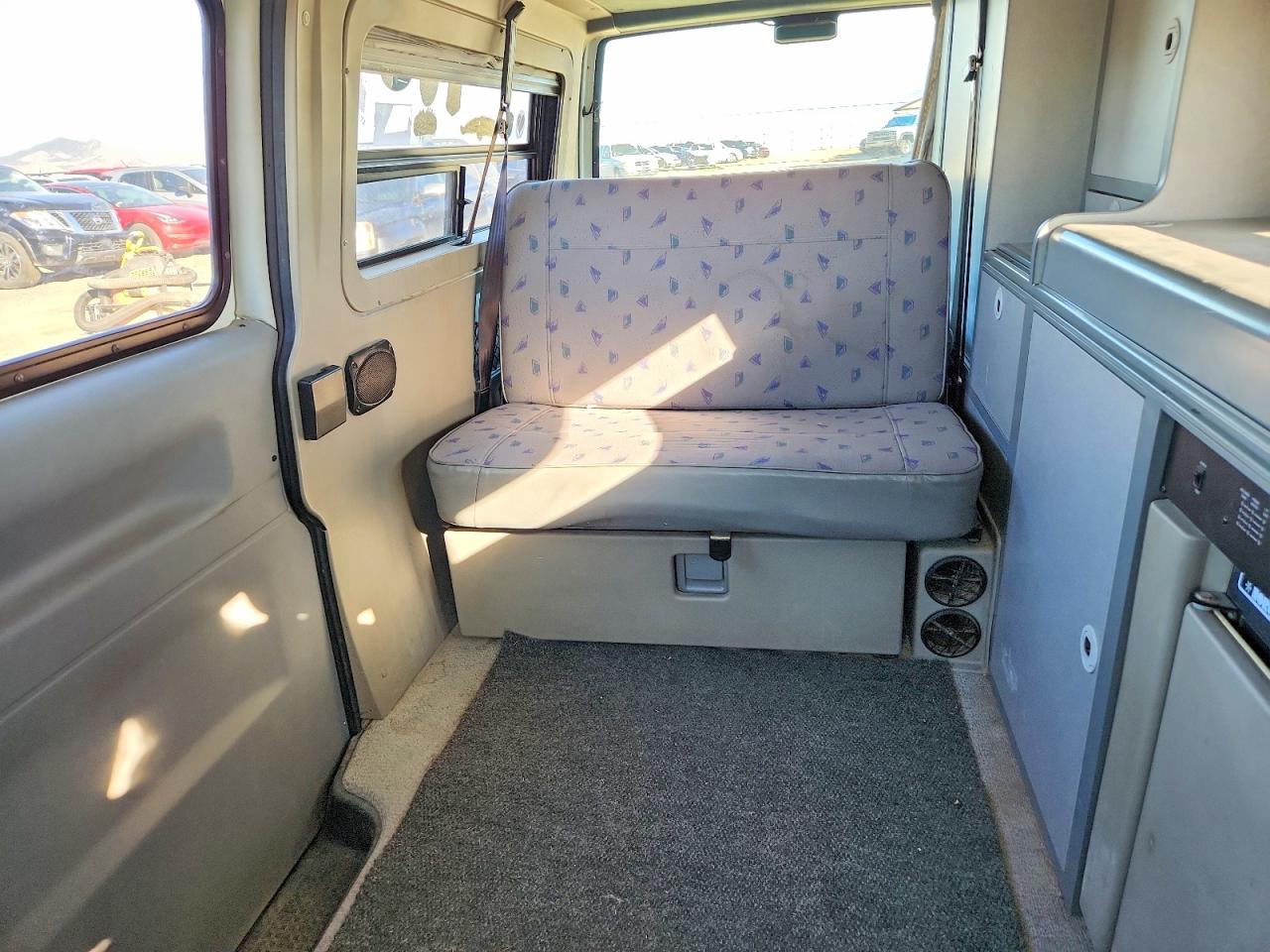 1999 Volkswagen Eurovan Camper Белый vin: WV2EH8702XH000646
