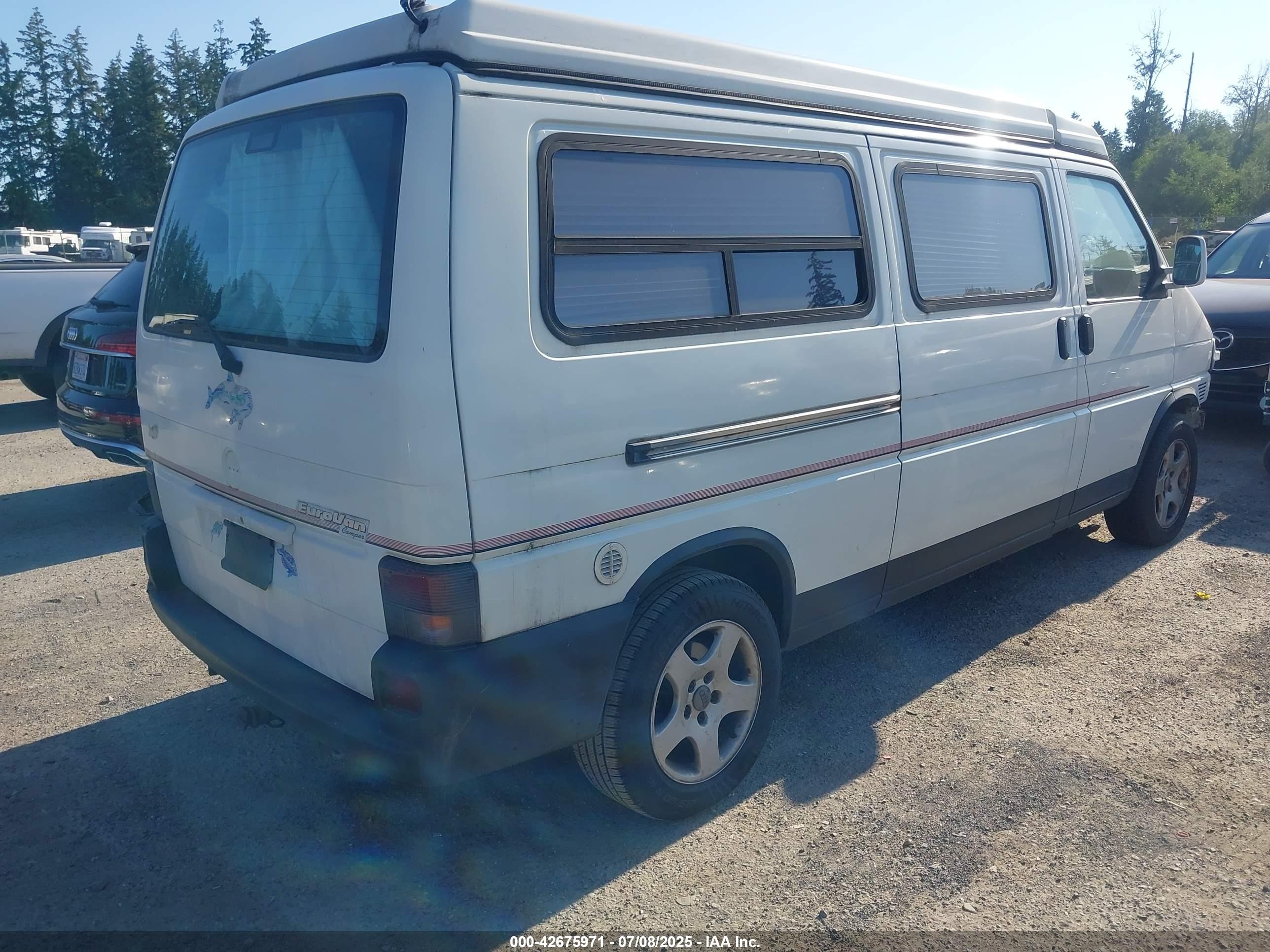 1999 Volkswagen Eurovan Mv Белый vin: WV2EH8707XH000531