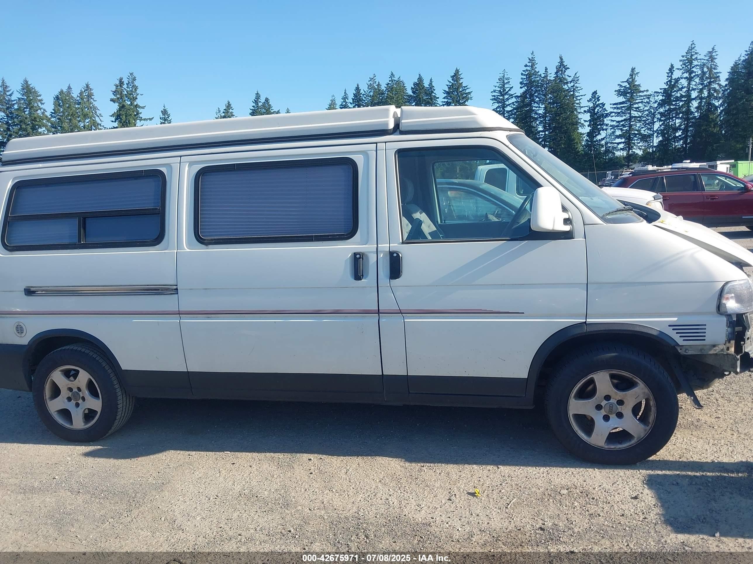 1999 Volkswagen Eurovan Mv Белый vin: WV2EH8707XH000531
