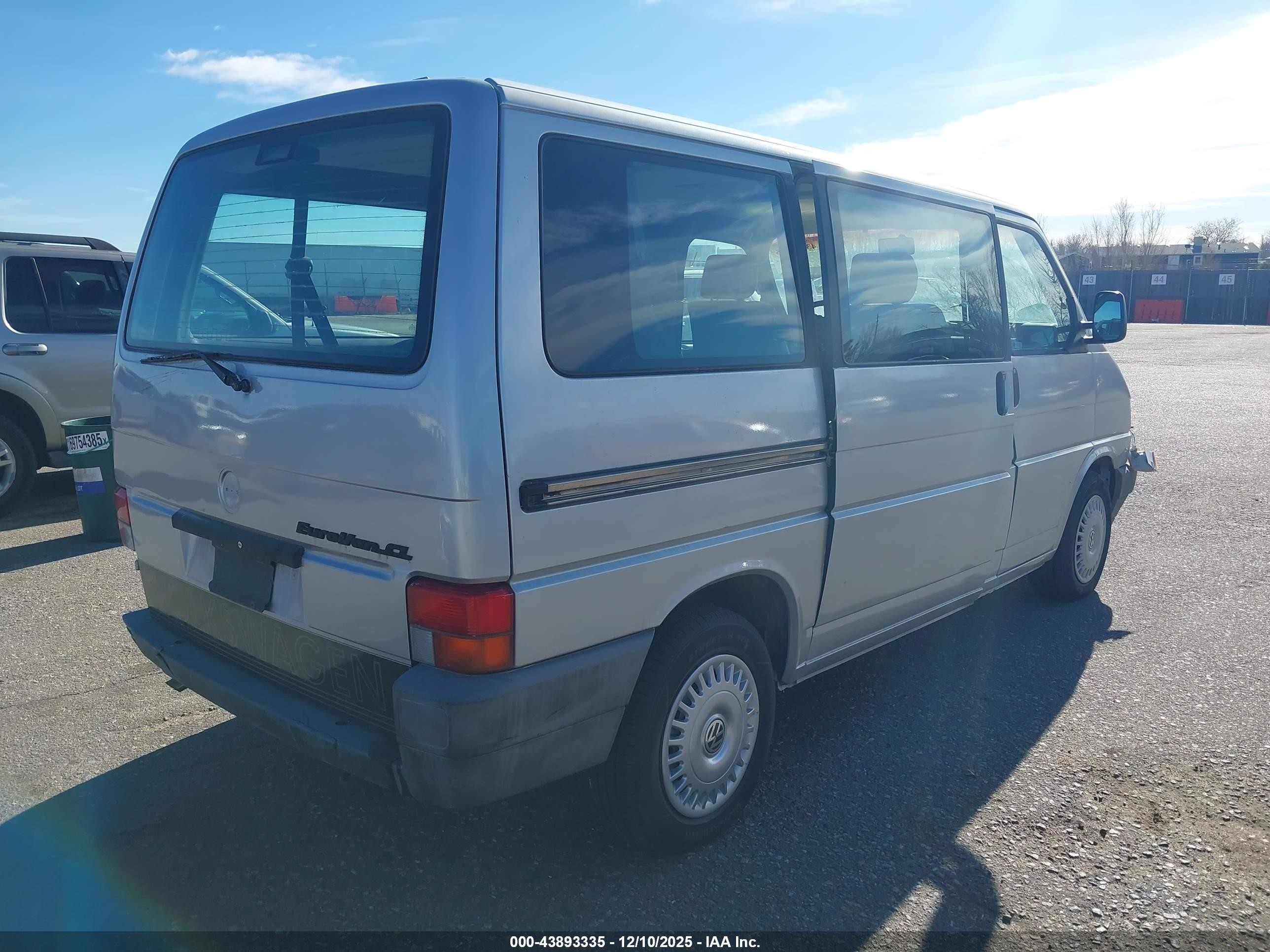 1993 Volkswagen Eurovan Cl Серебряный vin: WV2HC0700PH063435