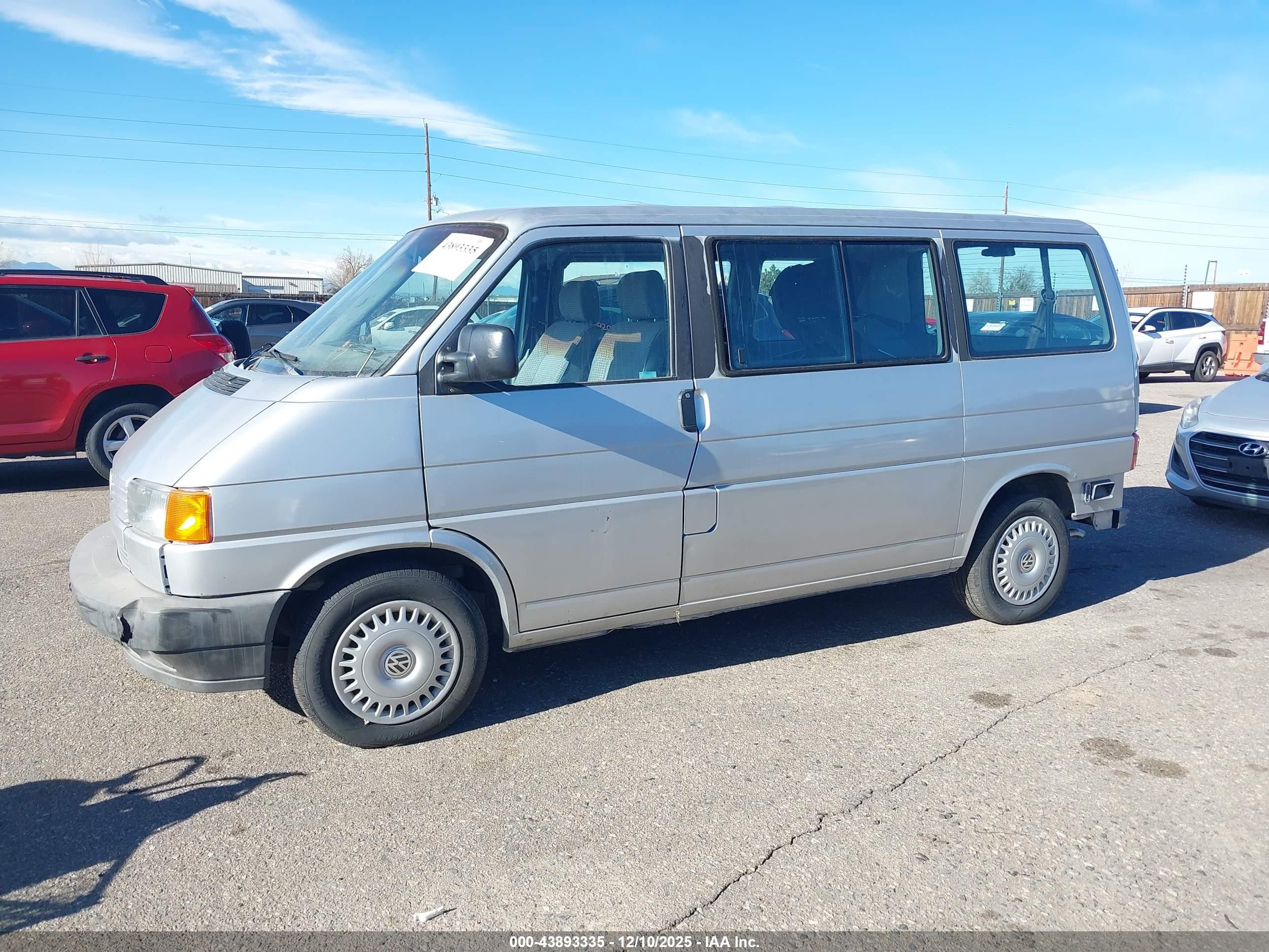 1993 Volkswagen Eurovan Cl Серебряный vin: WV2HC0700PH063435