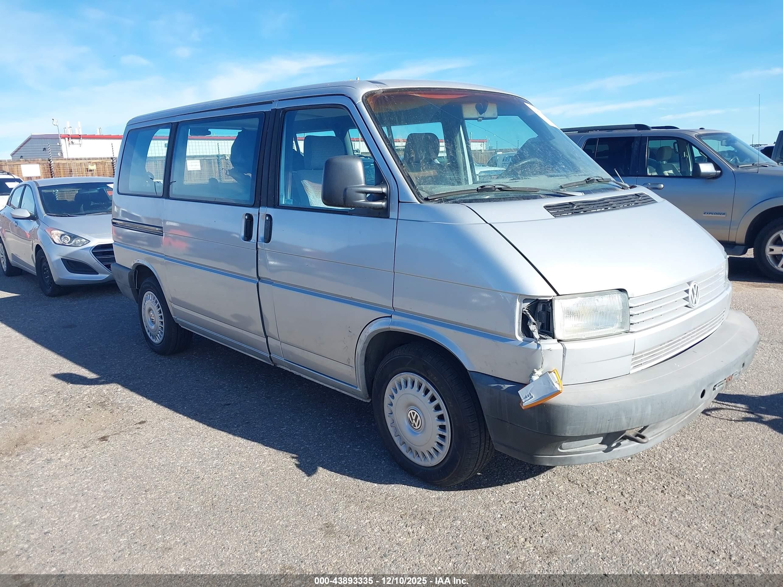 1993 Volkswagen Eurovan Cl Серебряный vin: WV2HC0700PH063435
