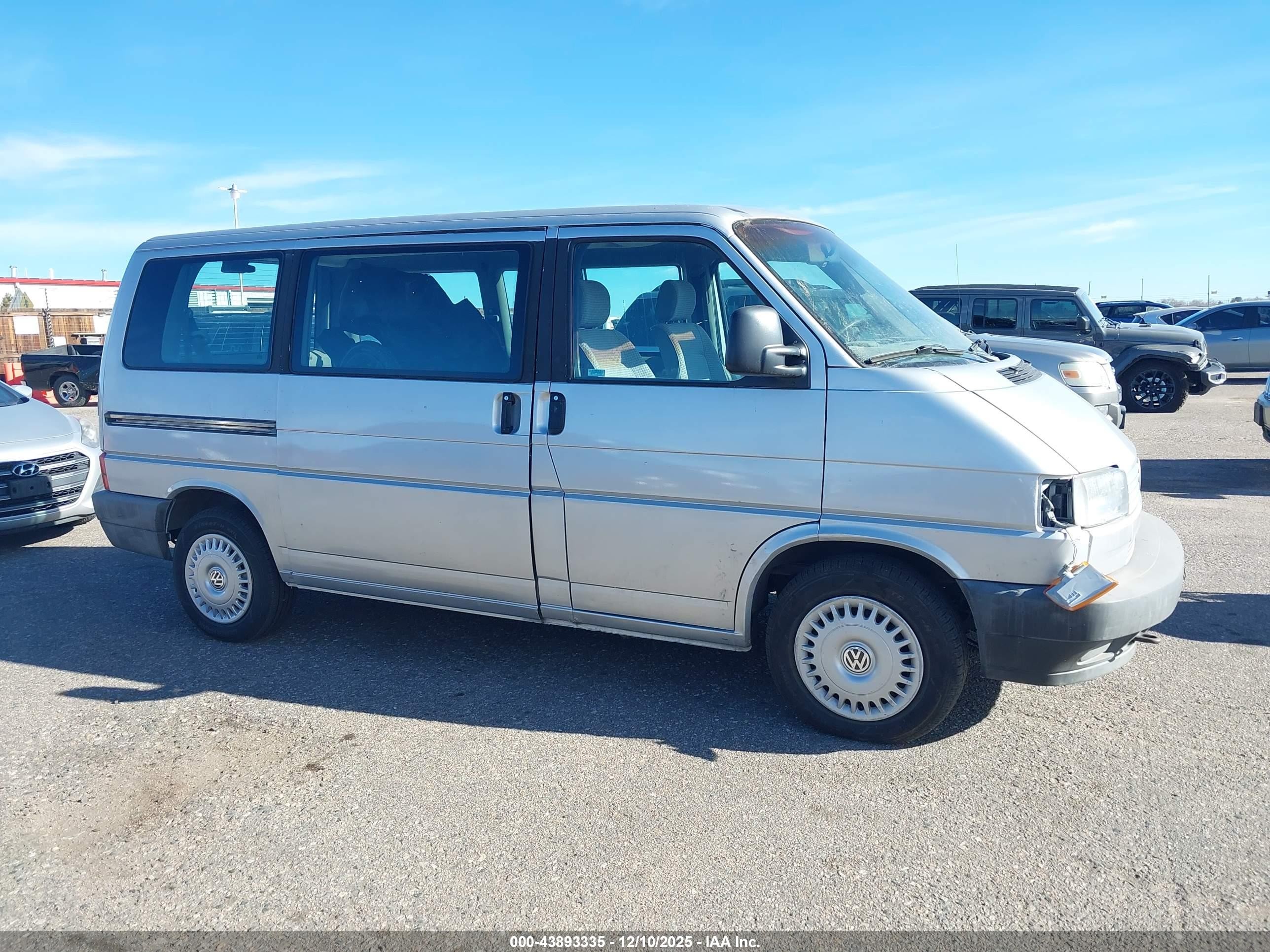 1993 Volkswagen Eurovan Cl Серебряный vin: WV2HC0700PH063435