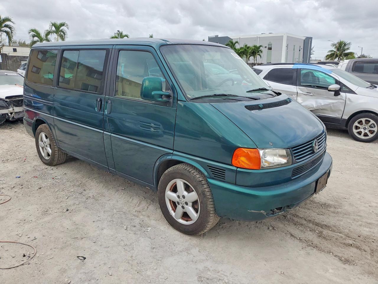 2003 Volkswagen Eurovan Gls Green vin: WV2KB47053H043899