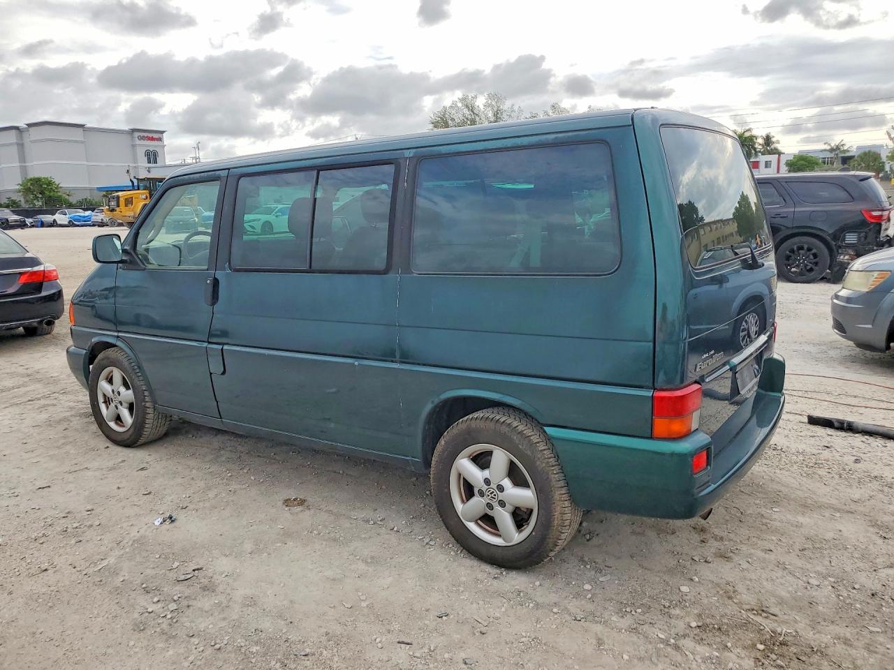2003 Volkswagen Eurovan Gls Green vin: WV2KB47053H043899