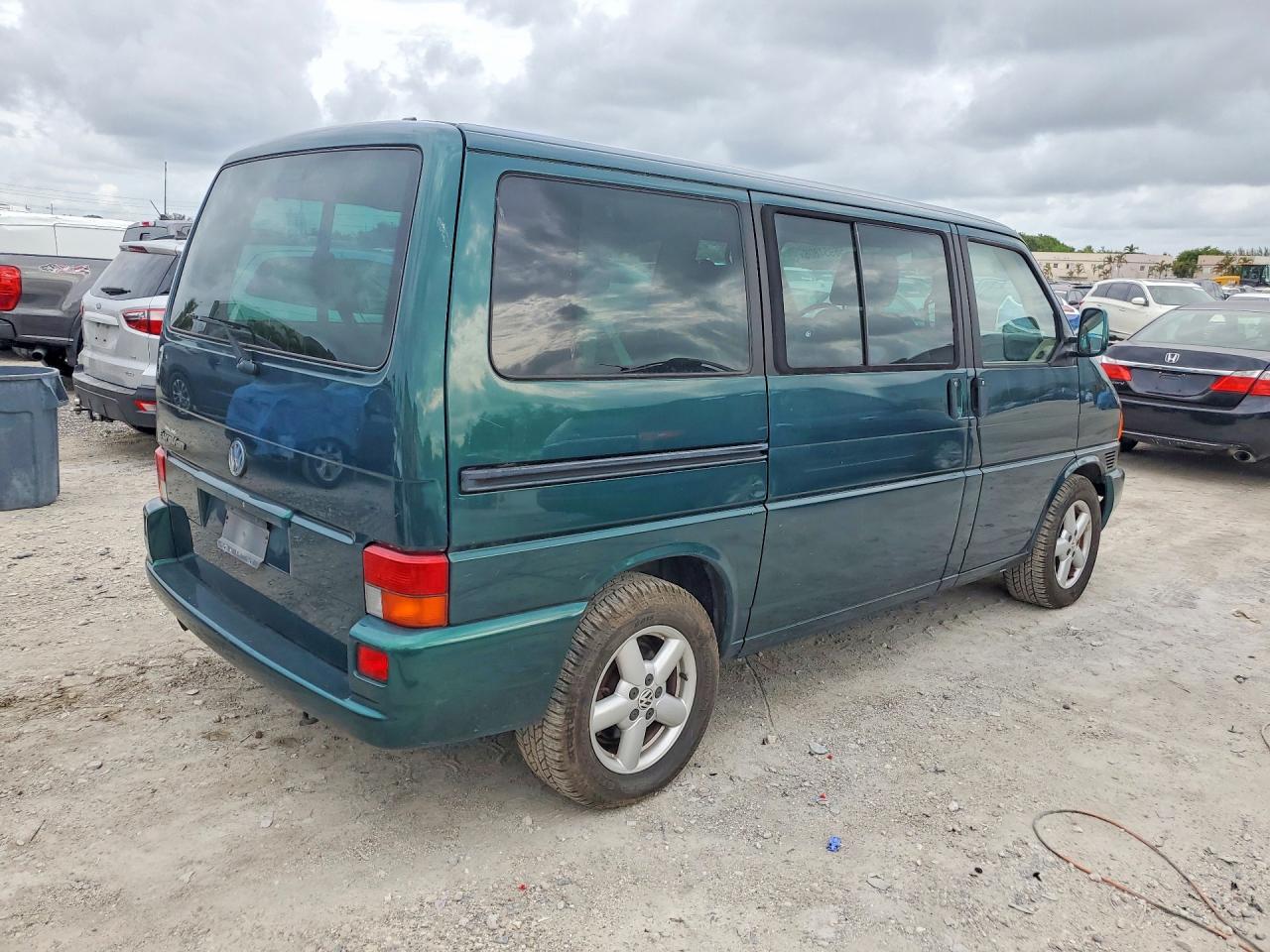 2003 Volkswagen Eurovan Gls Green vin: WV2KB47053H043899