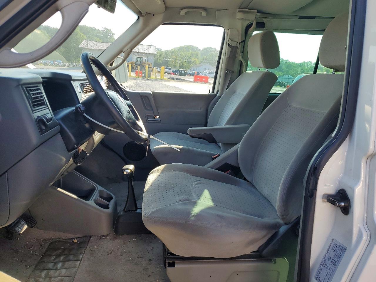 2002 Volkswagen Eurovan Gls Белый vin: WV2KB47092H001928