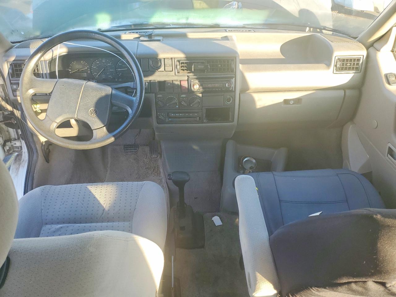 1993 Volkswagen Eurovan Gl Белый vin: WV2KC0702PH021466