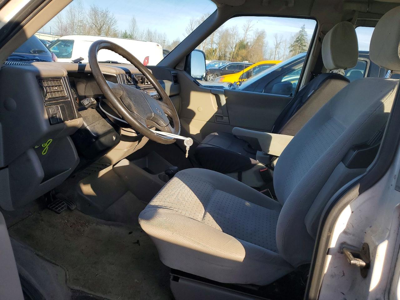 1993 Volkswagen Eurovan Gl Белый vin: WV2KC0702PH021466