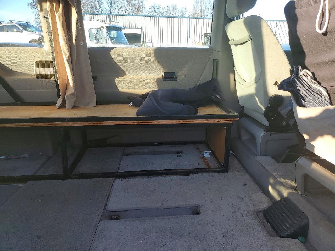 1993 Volkswagen Eurovan Gl Белый vin: WV2KC0702PH021466
