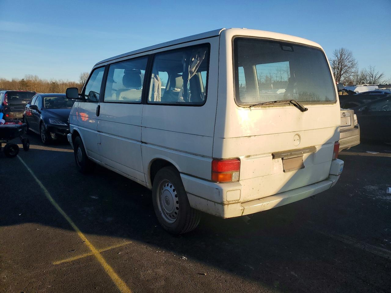 1993 Volkswagen Eurovan Gl Белый vin: WV2KC0702PH021466