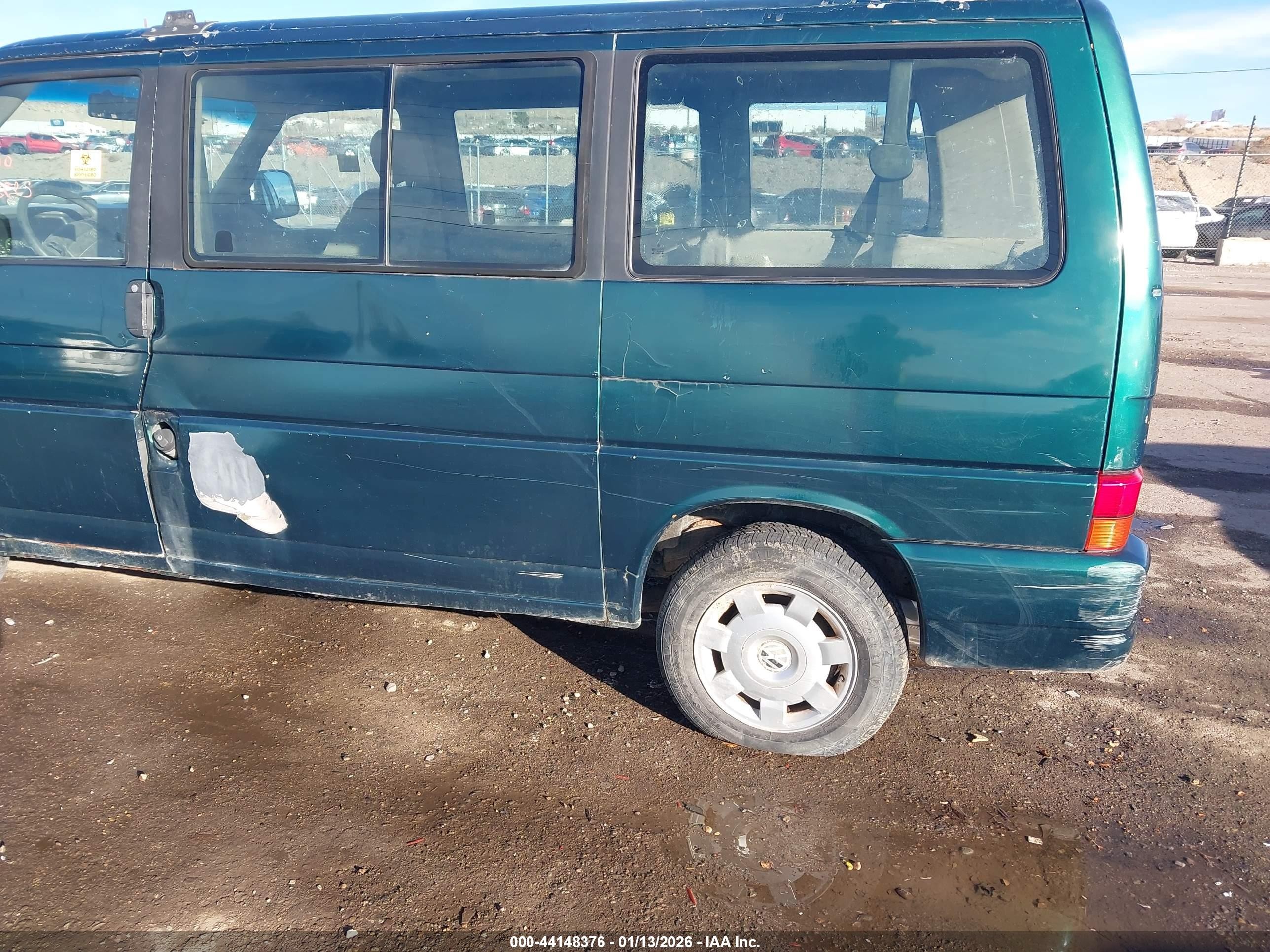 1999 Volkswagen Eurovan Gls Green vin: WV2KH2704XH011888
