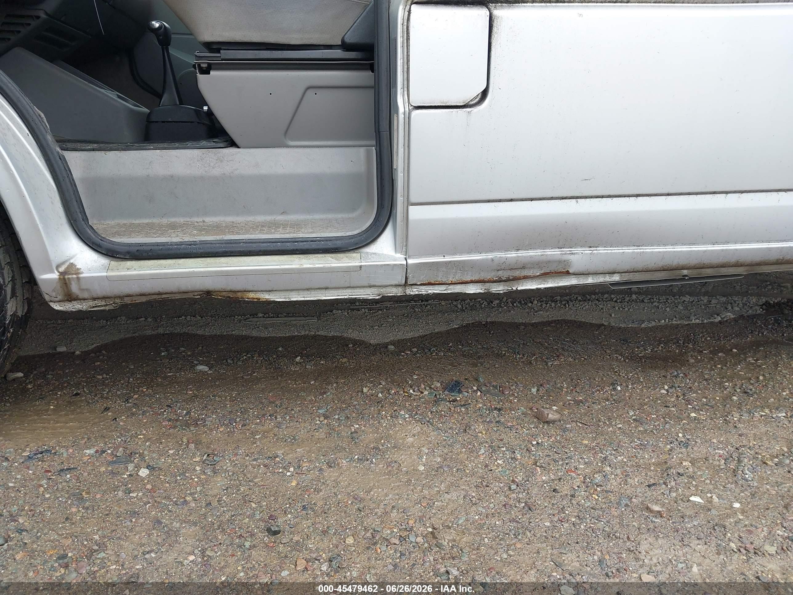 2002 Volkswagen Eurovan Mv Silver vin: WV2MB47012H007554