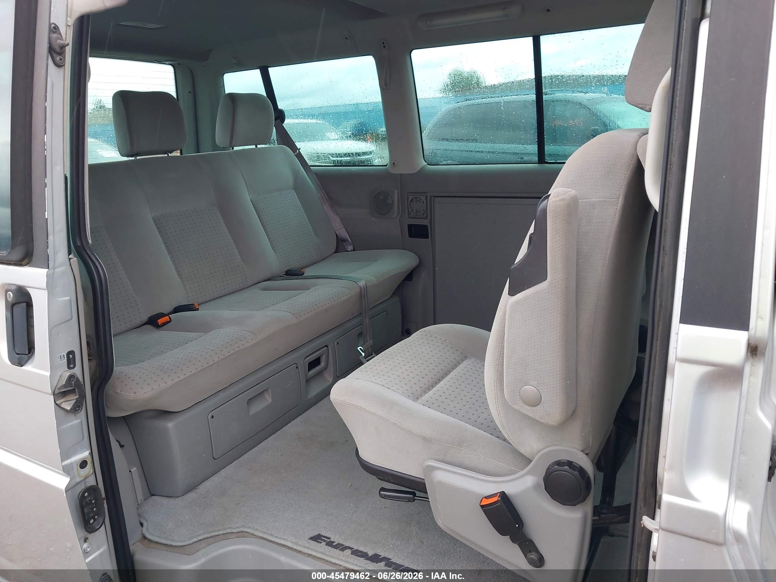 2002 Volkswagen Eurovan Mv Silver vin: WV2MB47012H007554