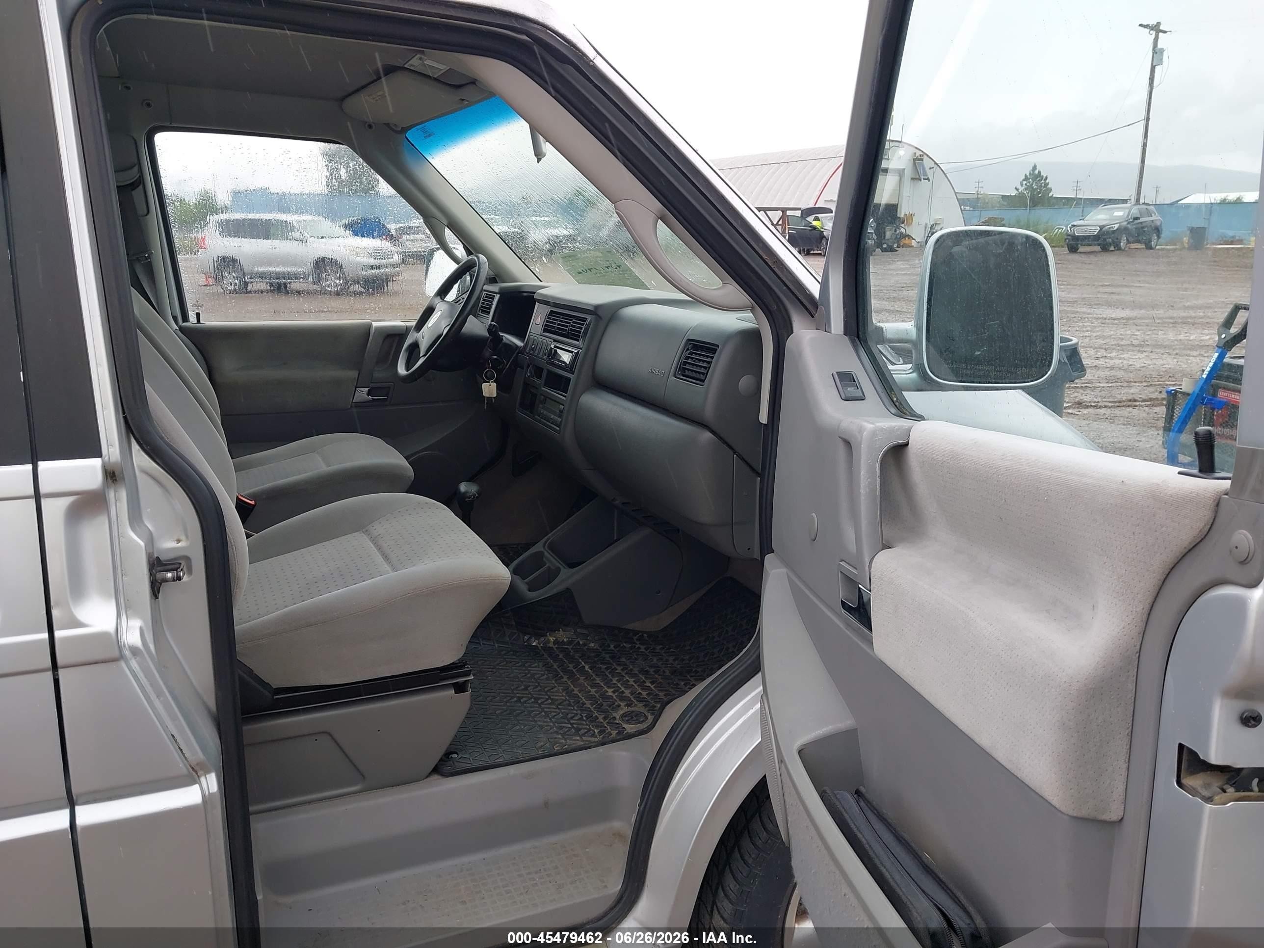 2002 Volkswagen Eurovan Mv Silver vin: WV2MB47012H007554