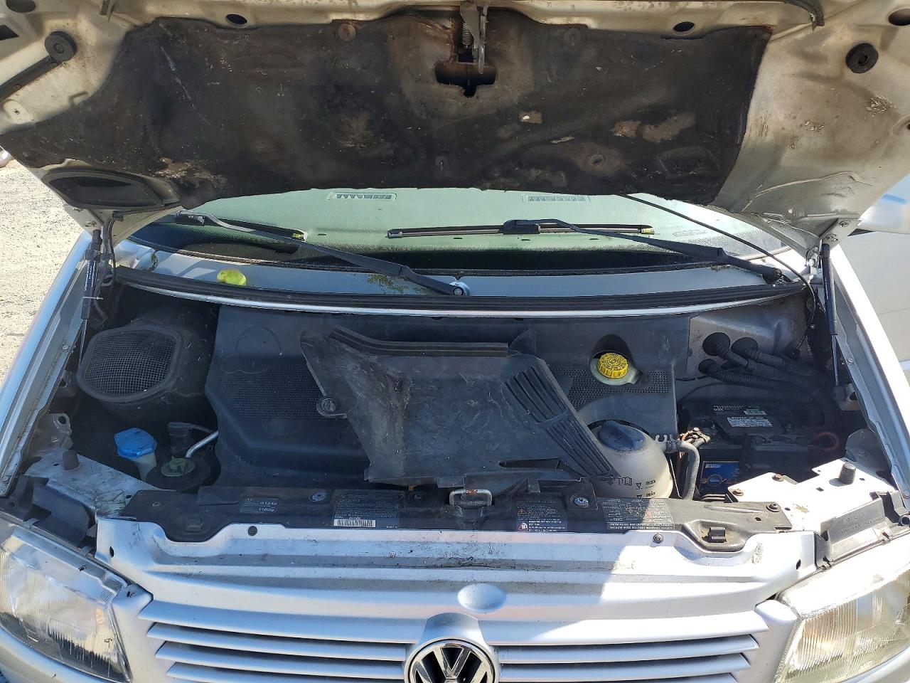 2003 Volkswagen Eurovan Mv Серебряный vin: WV2MB47013H001674