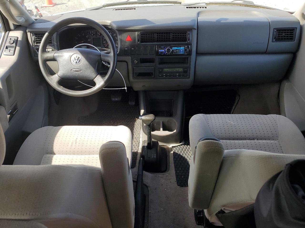 2003 Volkswagen Eurovan Mv Серебряный vin: WV2MB47013H001674