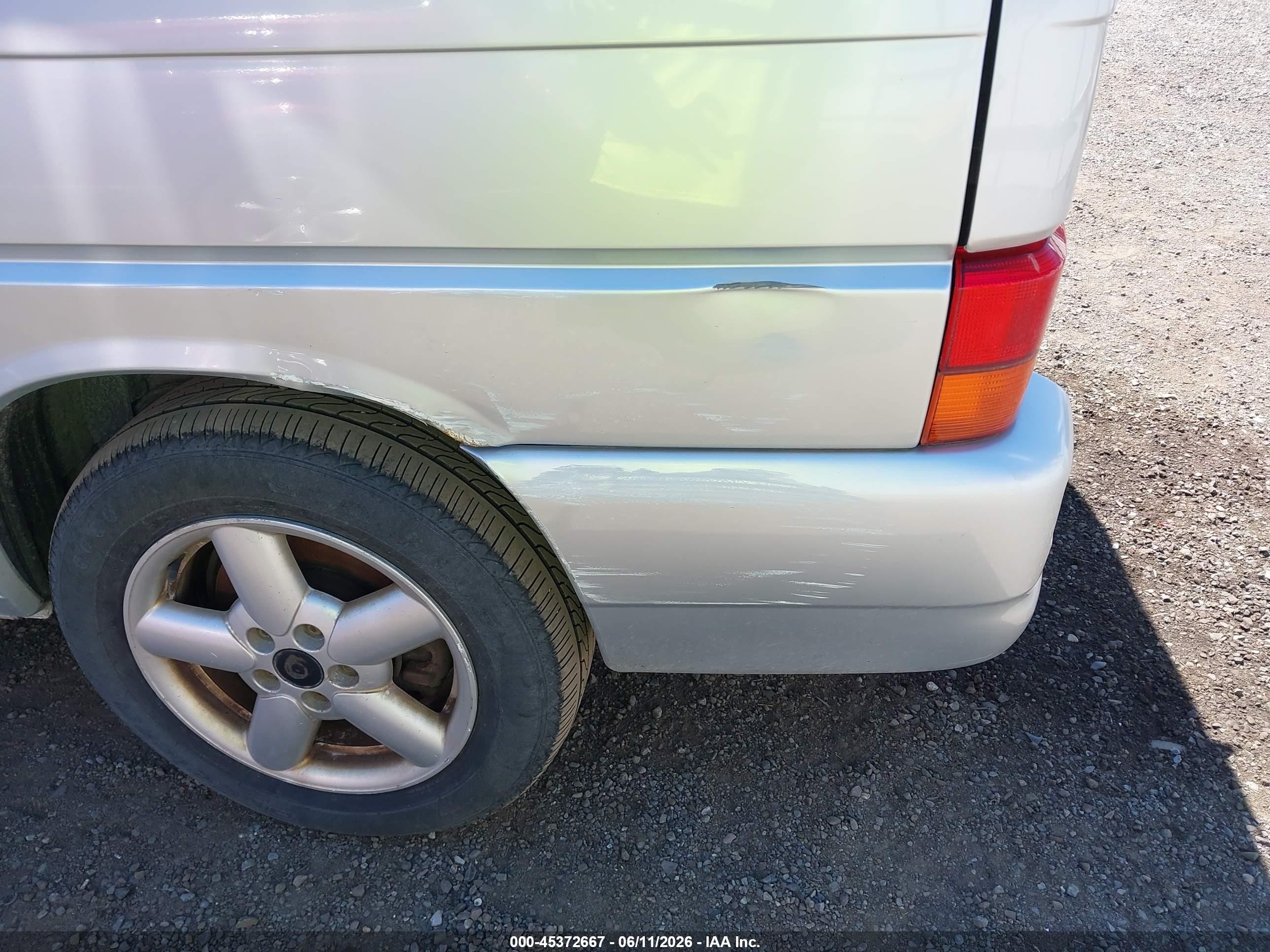 2003 Volkswagen Eurovan Mv Silver vin: WV2MB47013H034643
