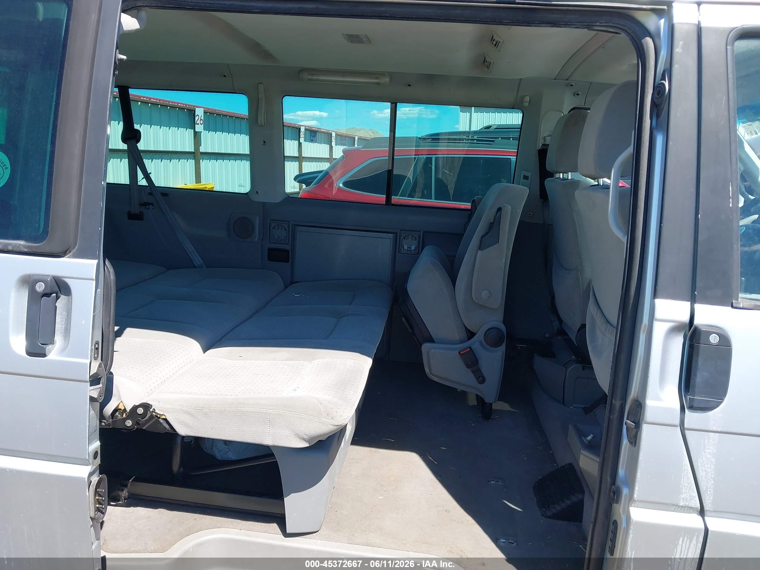 2003 Volkswagen Eurovan Mv Silver vin: WV2MB47013H034643