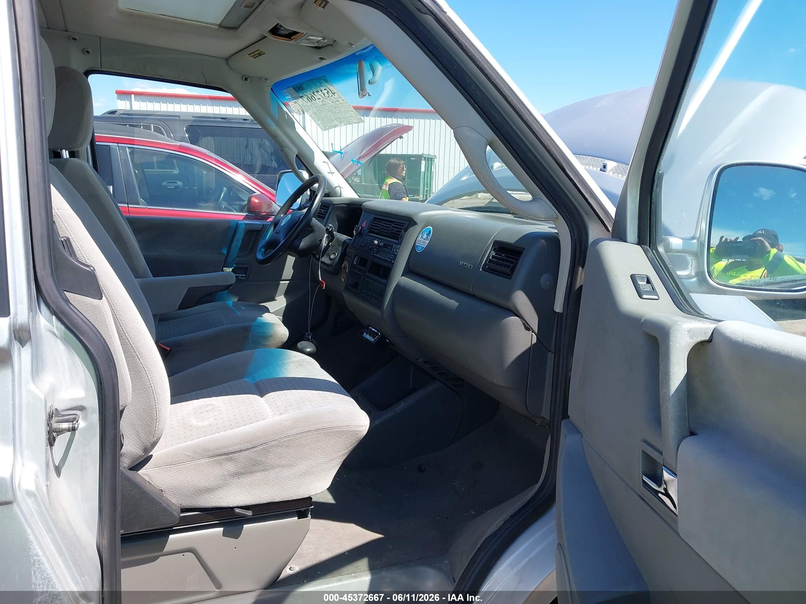 2003 Volkswagen Eurovan Mv Silver vin: WV2MB47013H034643