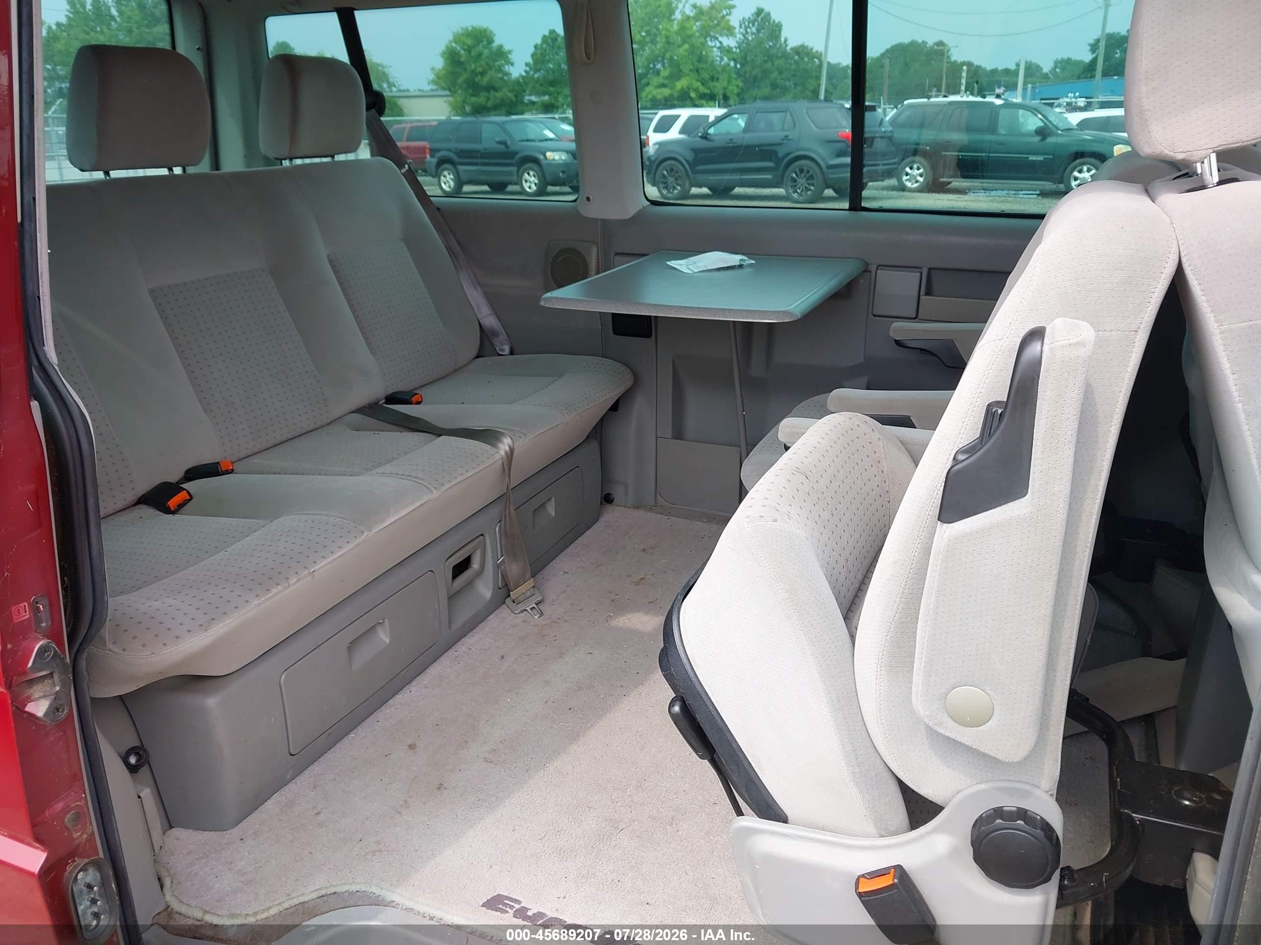 2002 Volkswagen Eurovan Mv Красный vin: WV2MB47022H091884
