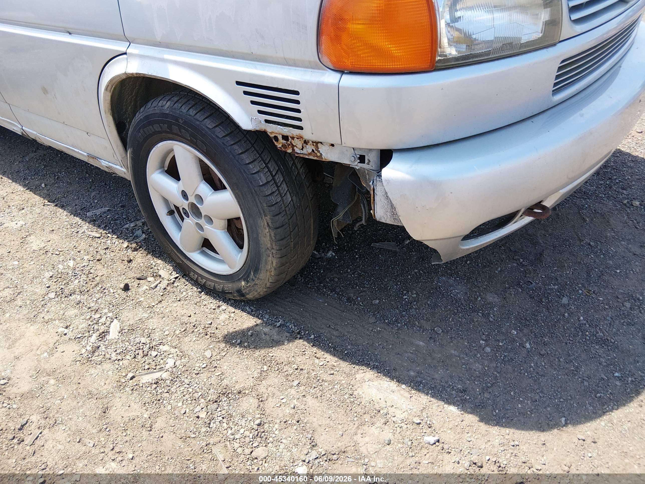 2003 Volkswagen Eurovan Mv Серебряный vin: WV2MB47023H044047