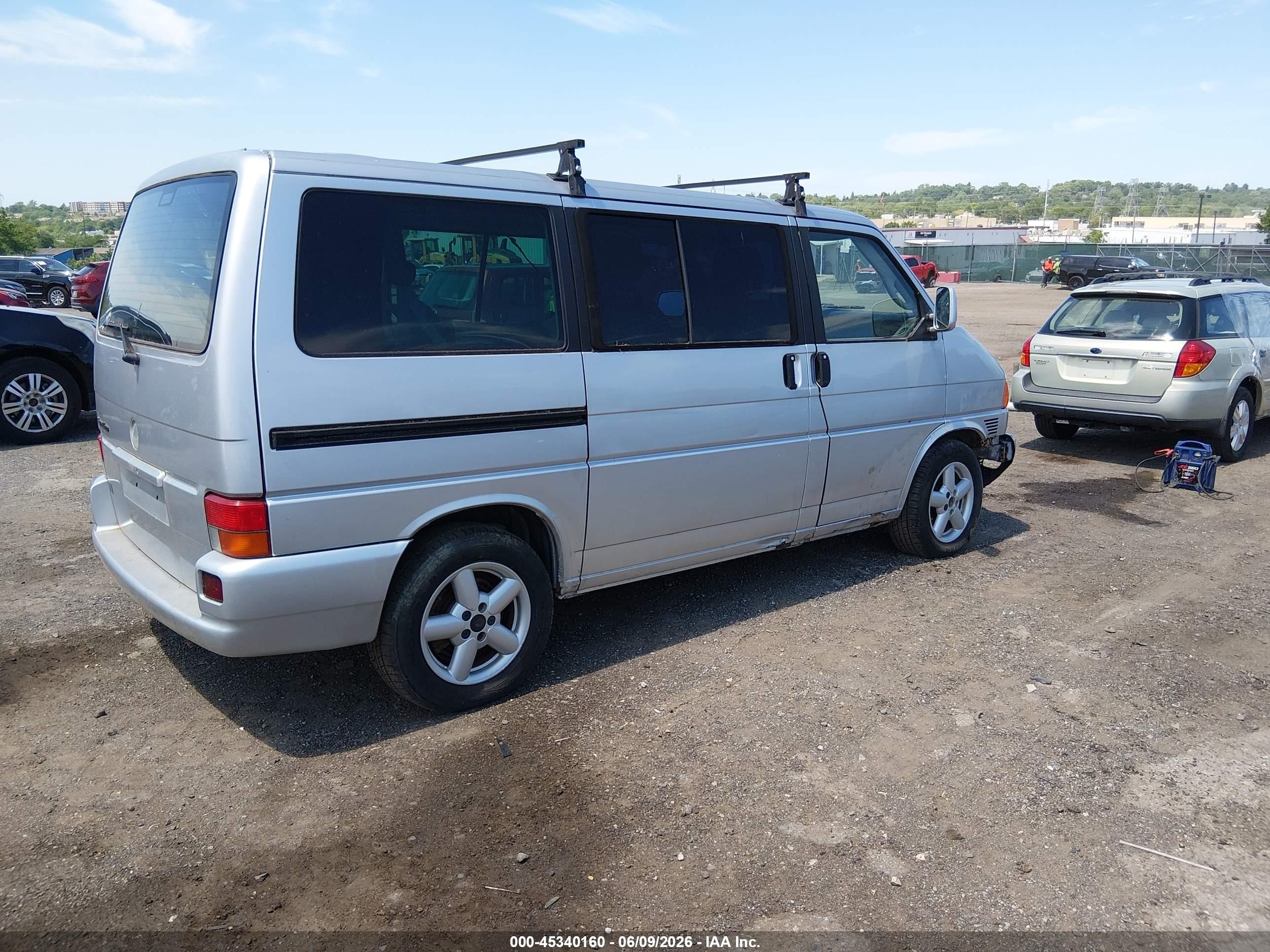 2003 Volkswagen Eurovan Mv Серебряный vin: WV2MB47023H044047