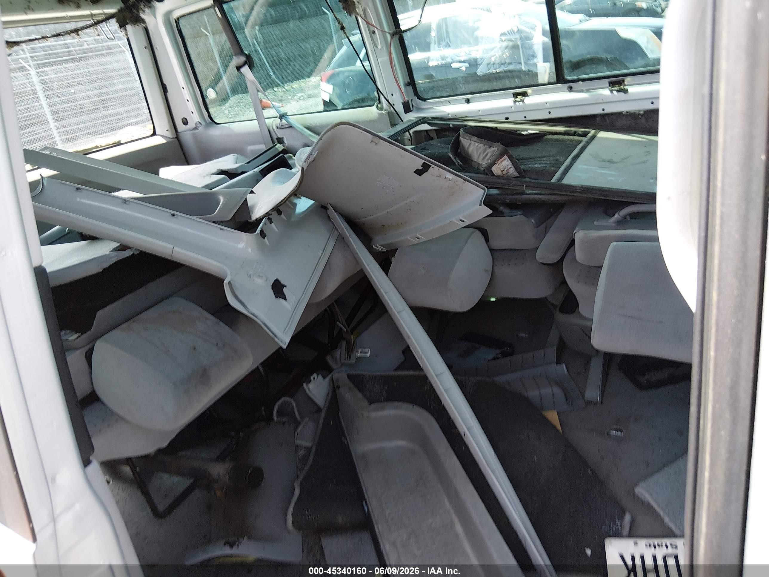 2003 Volkswagen Eurovan Mv Серебряный vin: WV2MB47023H044047