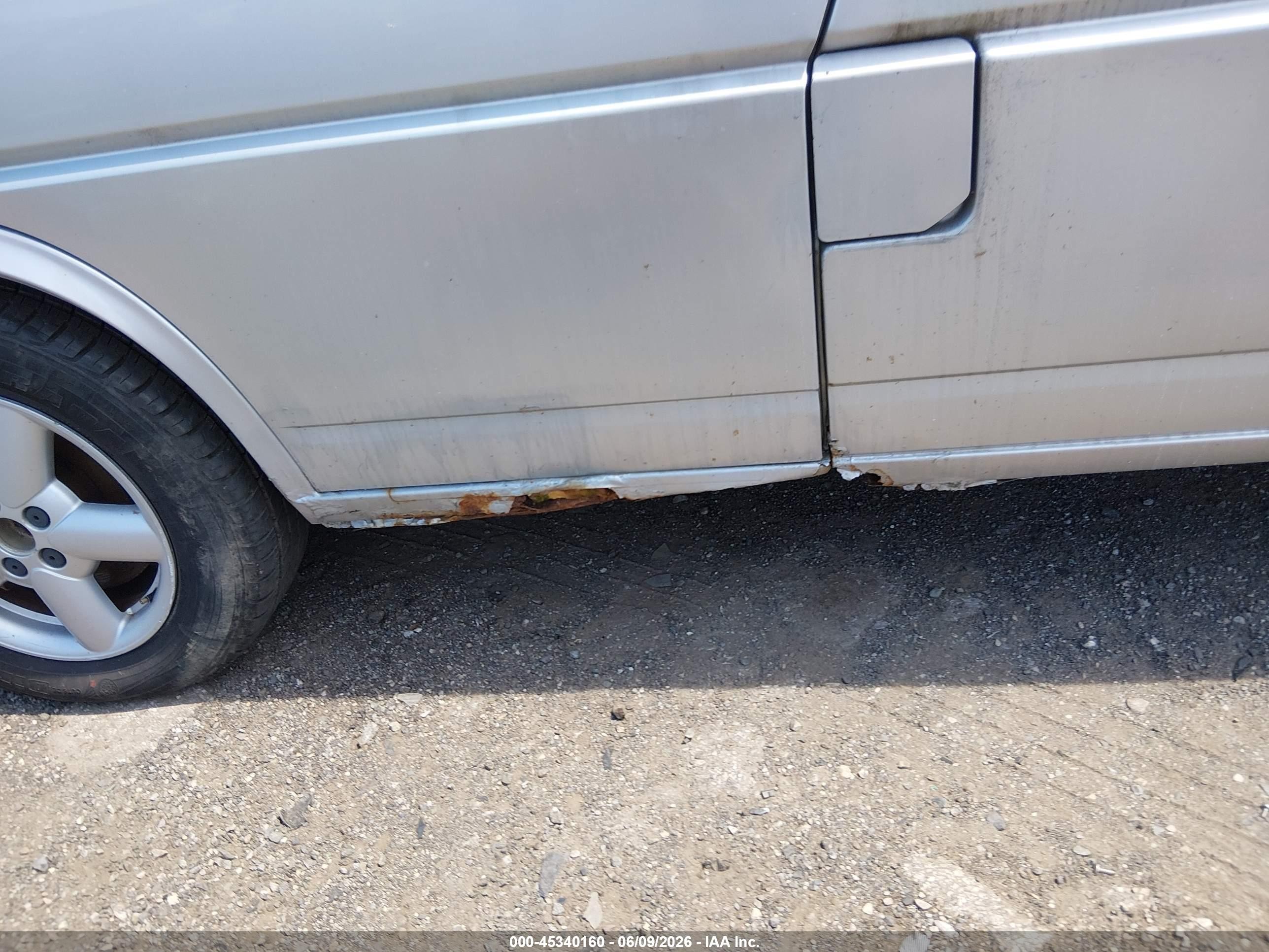 2003 Volkswagen Eurovan Mv Серебряный vin: WV2MB47023H044047