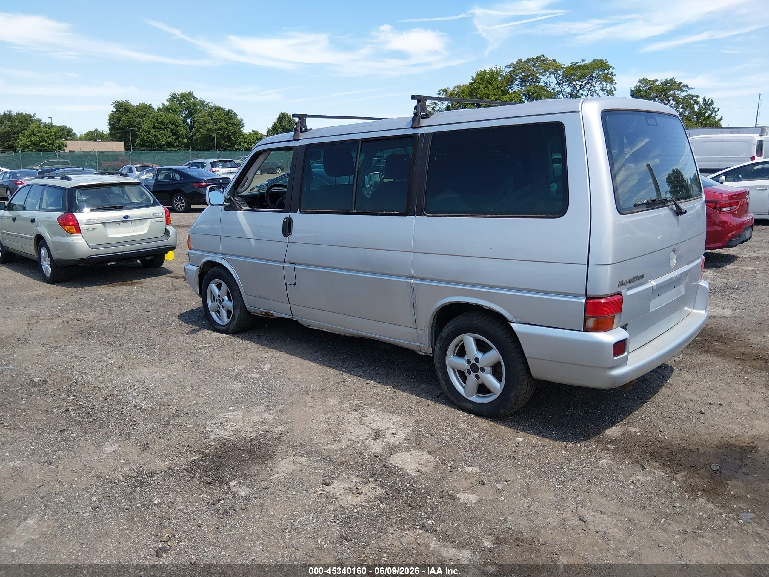 2003 Volkswagen Eurovan Mv Серебряный vin: WV2MB47023H044047