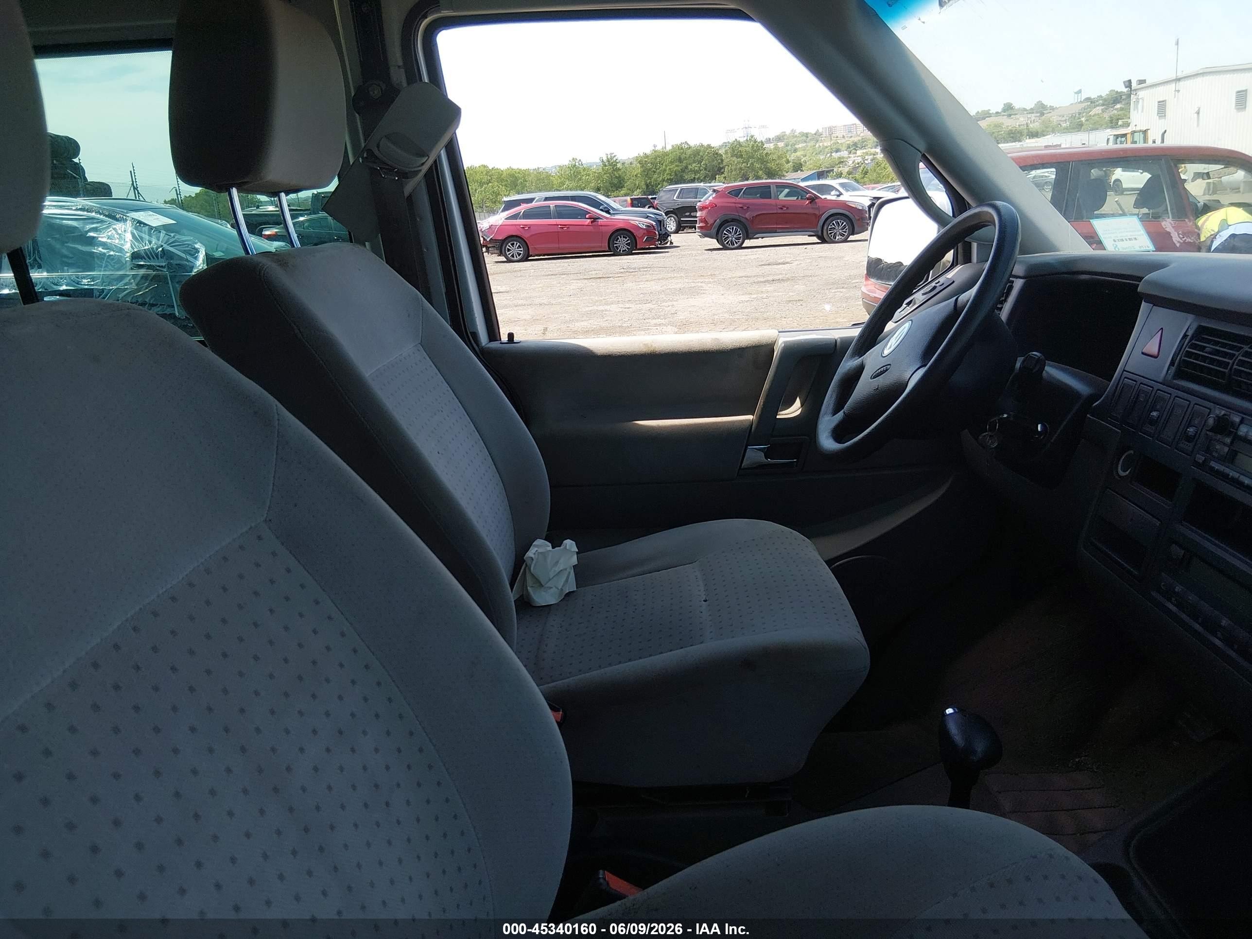 2003 Volkswagen Eurovan Mv Серебряный vin: WV2MB47023H044047