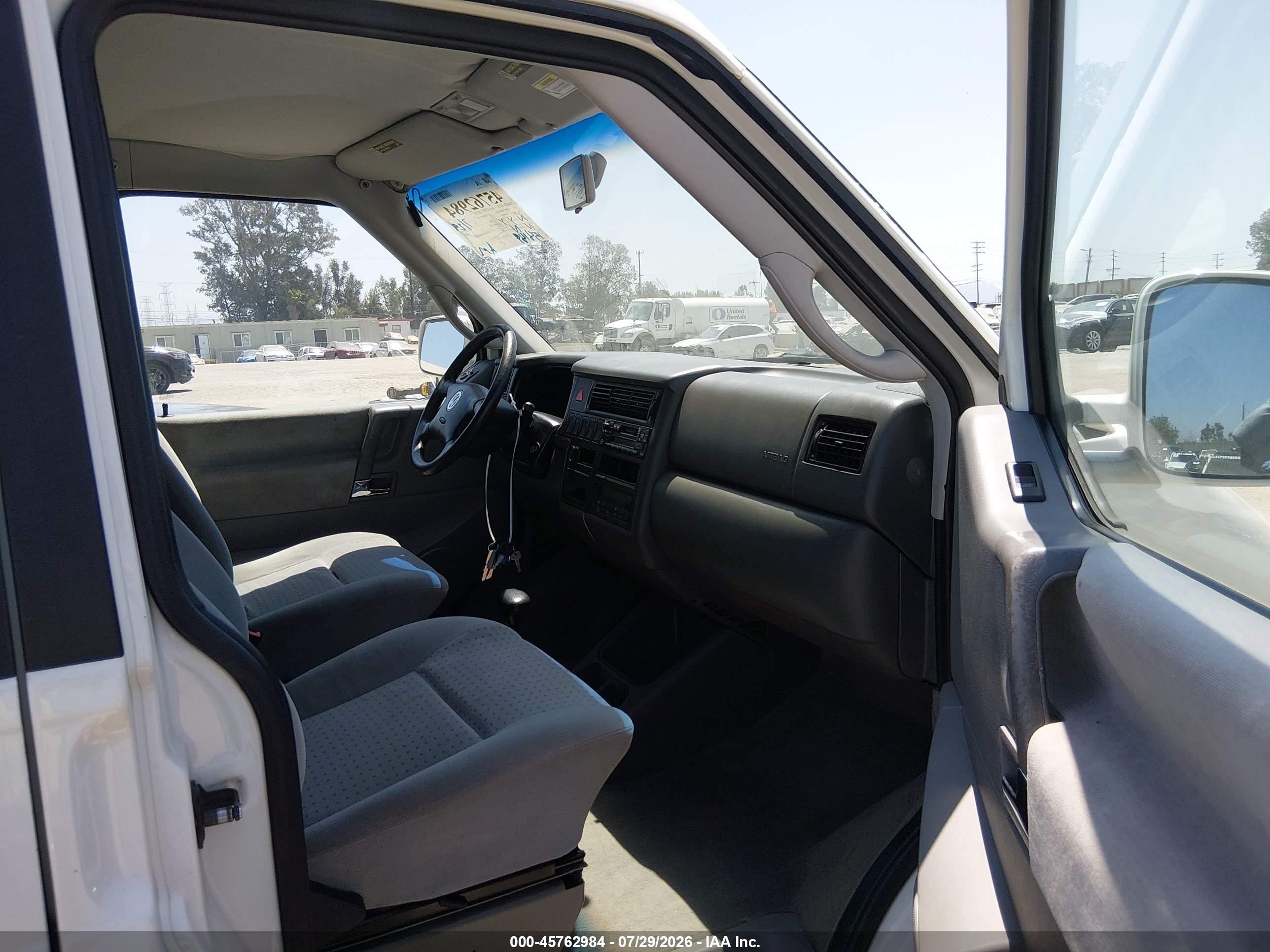 2003 Volkswagen Eurovan Mv Белый vin: WV2MB47033H001899