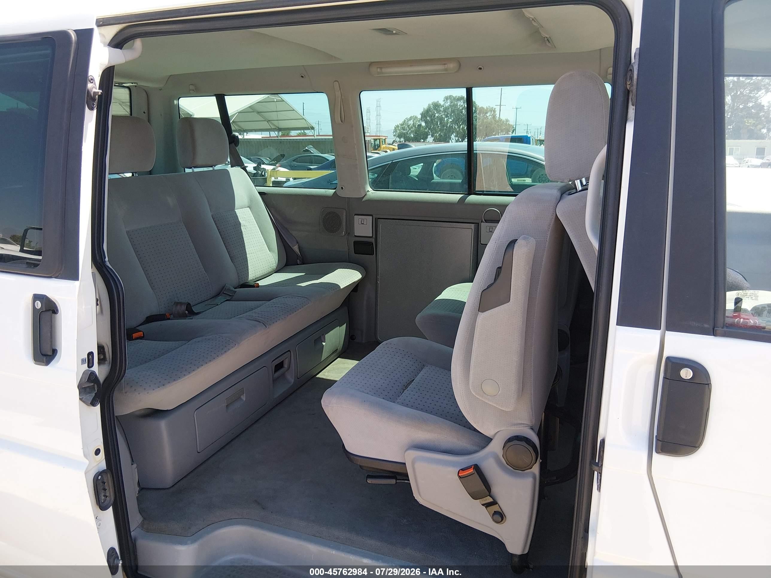 2003 Volkswagen Eurovan Mv Белый vin: WV2MB47033H001899
