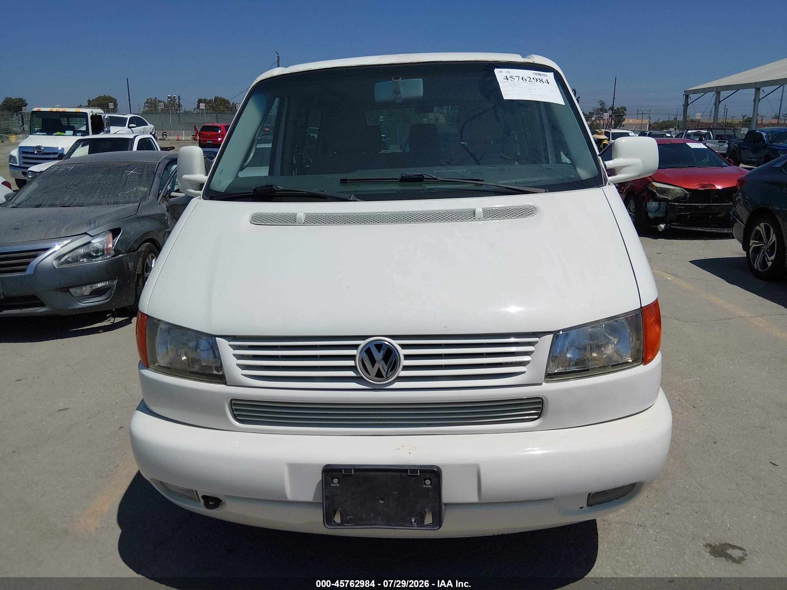 2003 Volkswagen Eurovan Mv Белый vin: WV2MB47033H001899