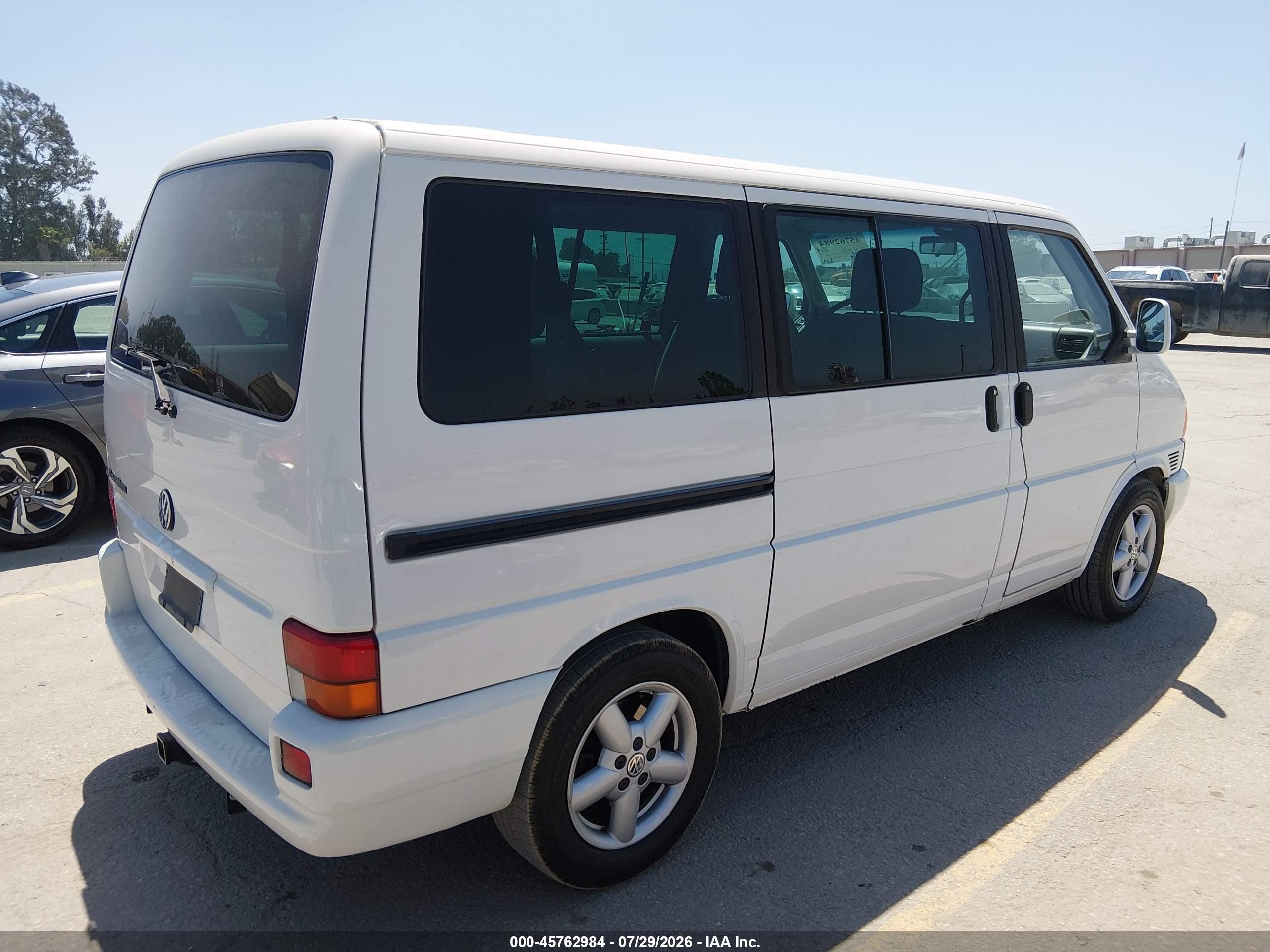 2003 Volkswagen Eurovan Mv Белый vin: WV2MB47033H001899